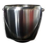 Ice bucket and its spoon