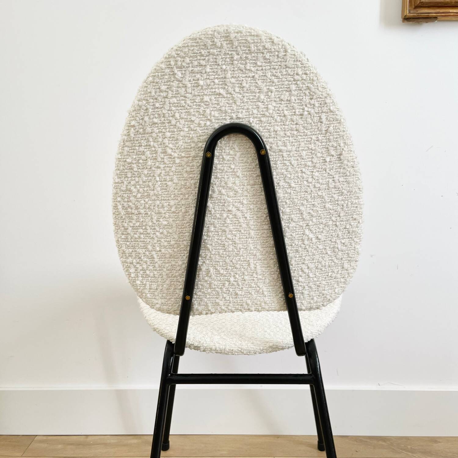 Chaise années 50 en tissu bouclette