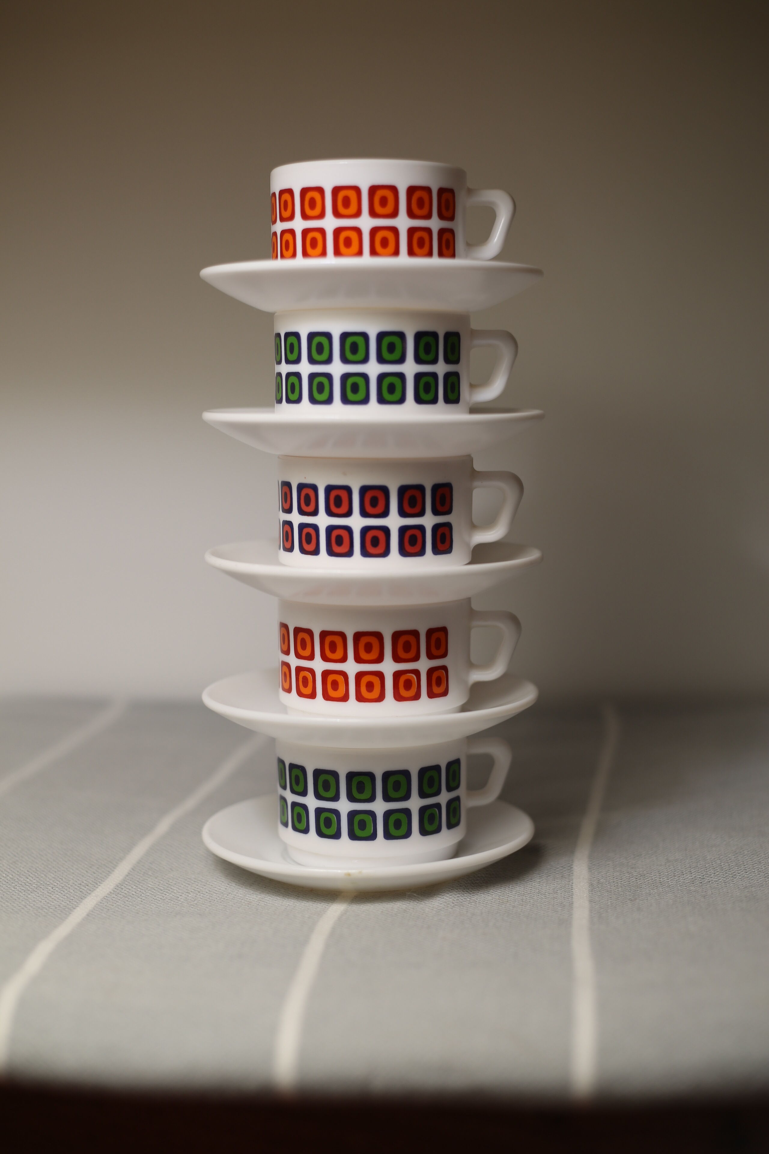 Vintage cups 70s square décor Pop Polka