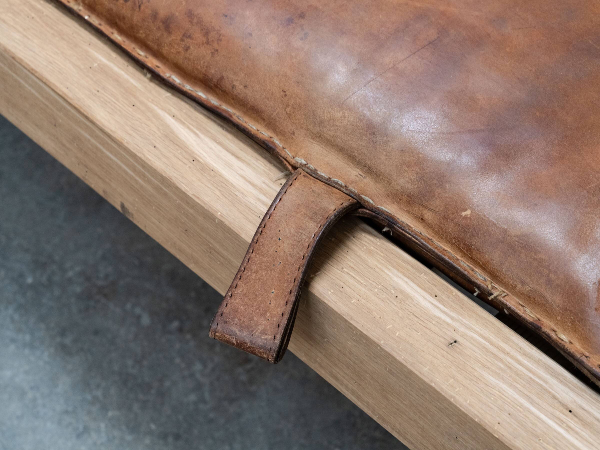 Daybed en cuir vintage et chêne 1950