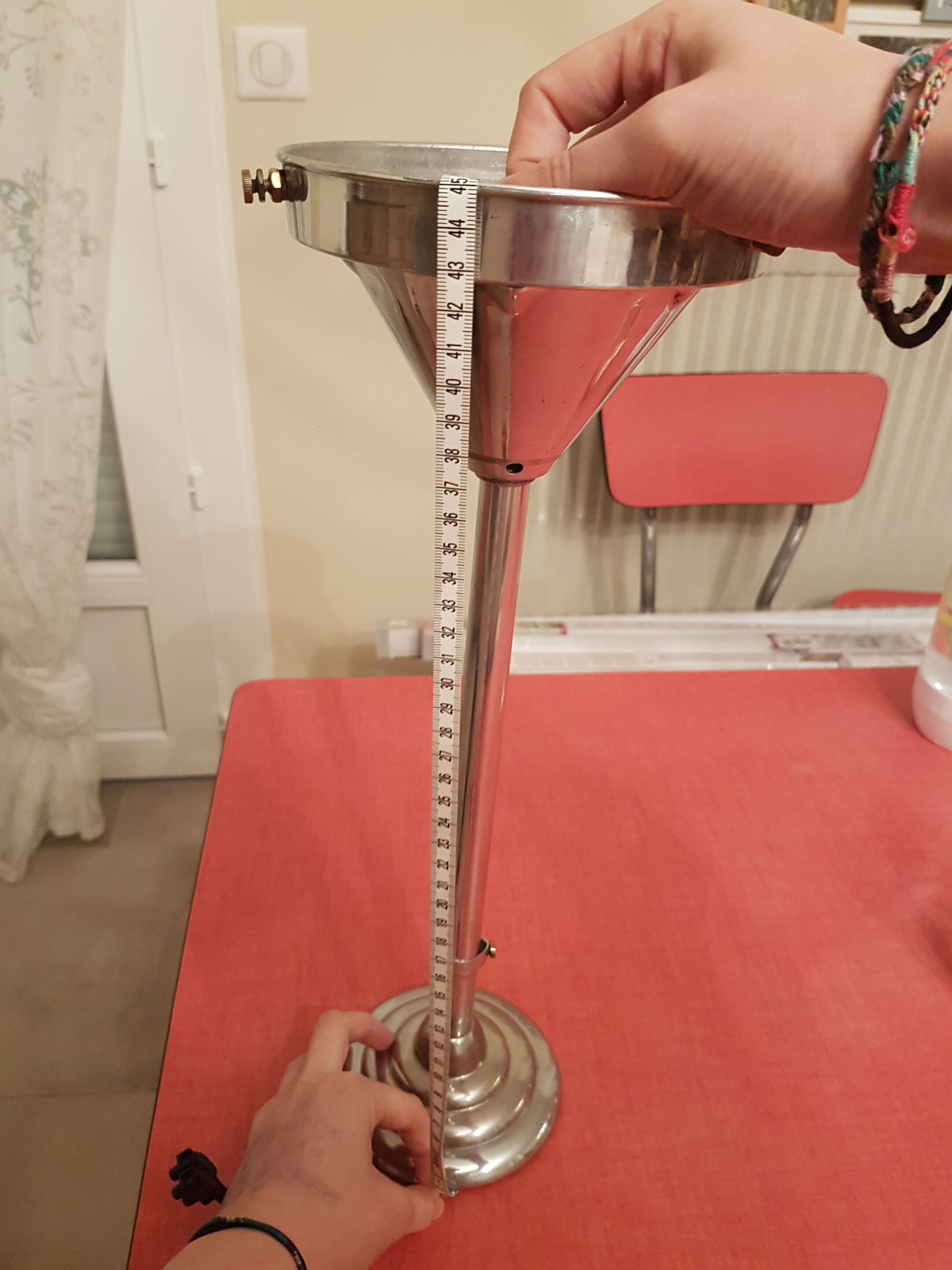 Art deco globe pendant light in white opaline and aluminum rod