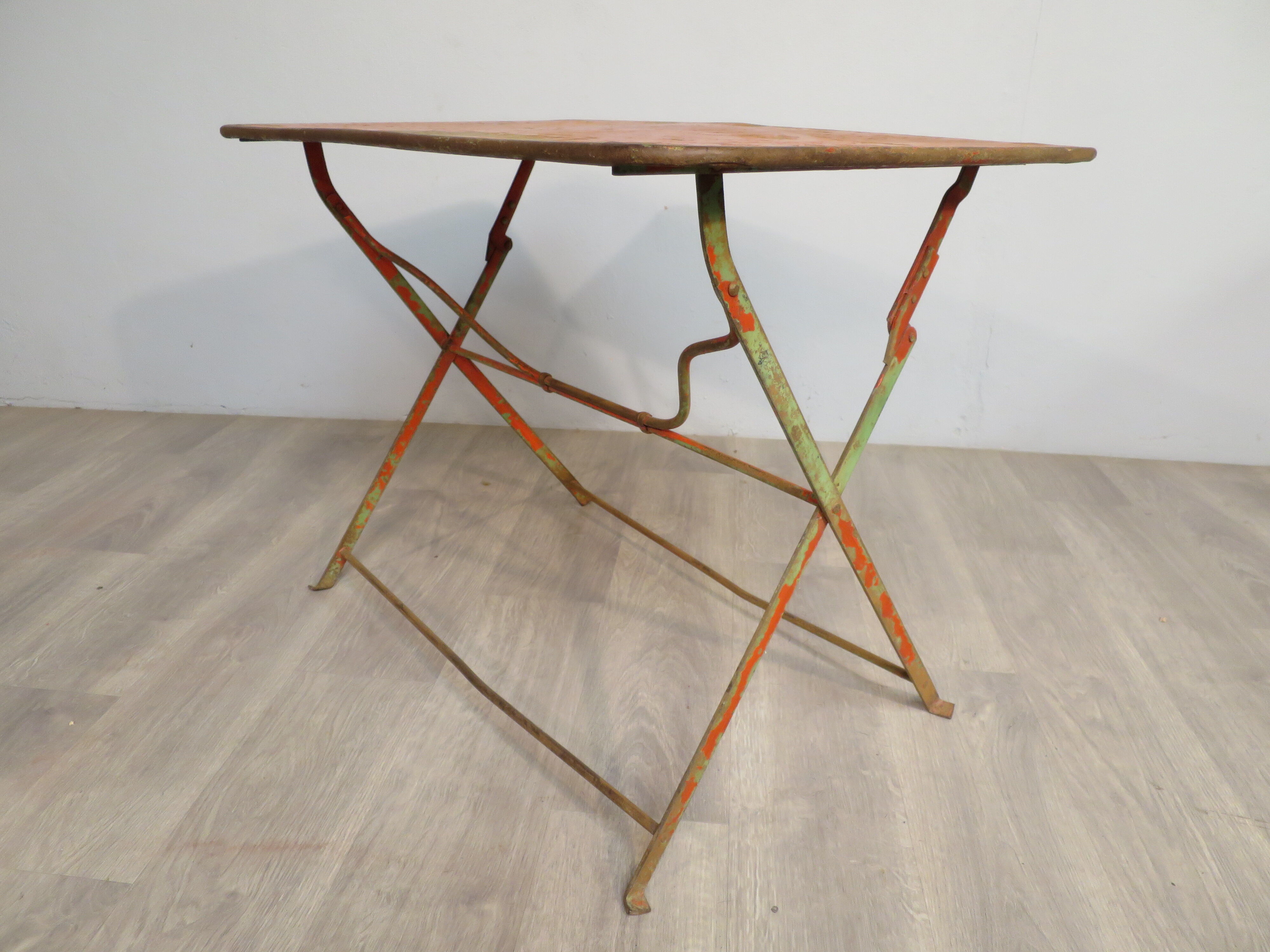 Metal garden table 30