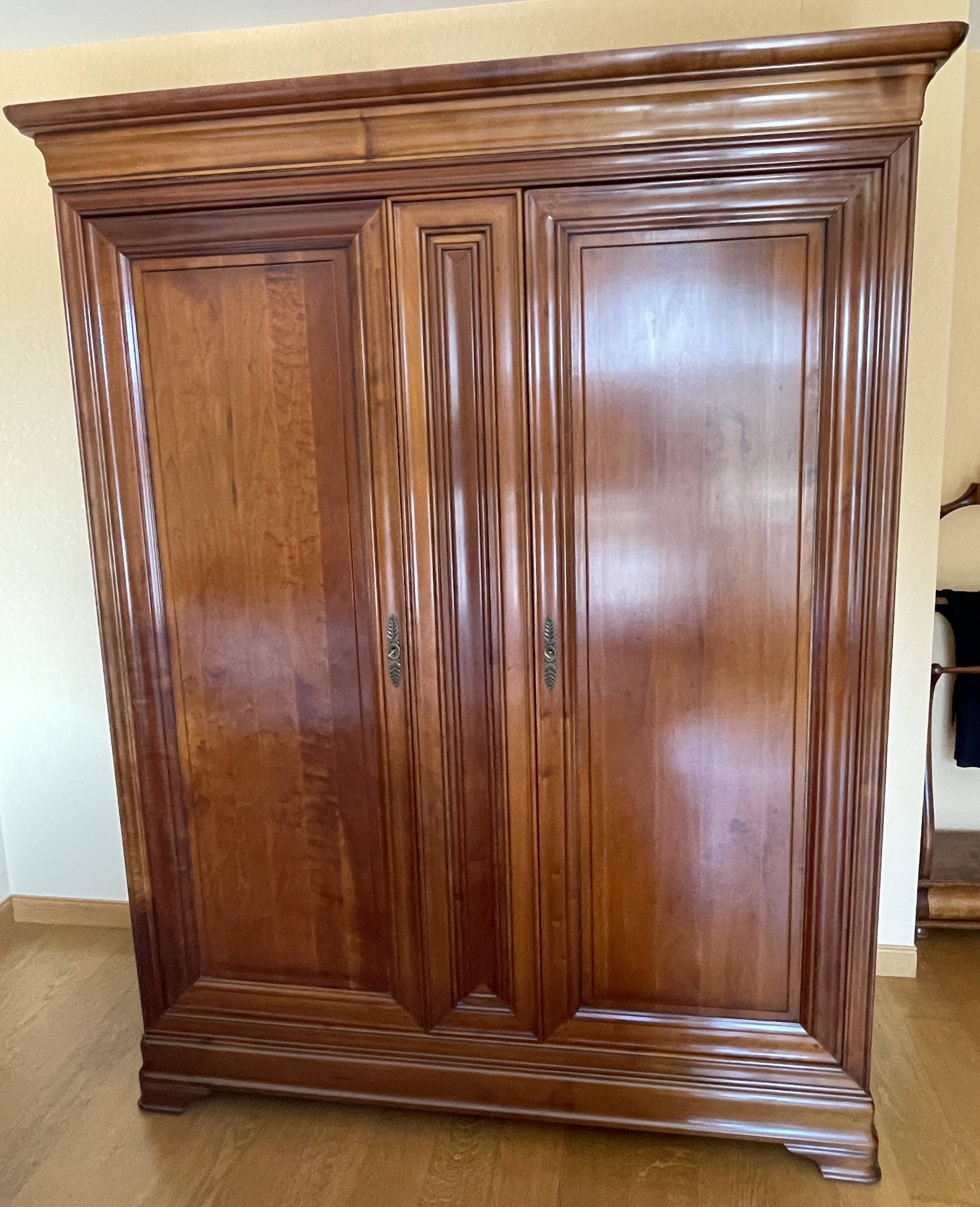 2-door wardrobe in solid cherry wood – Atelier Bonsecours