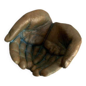 Terracotta art bowl "Jointed hands" signed by the artist Maria Ruiz