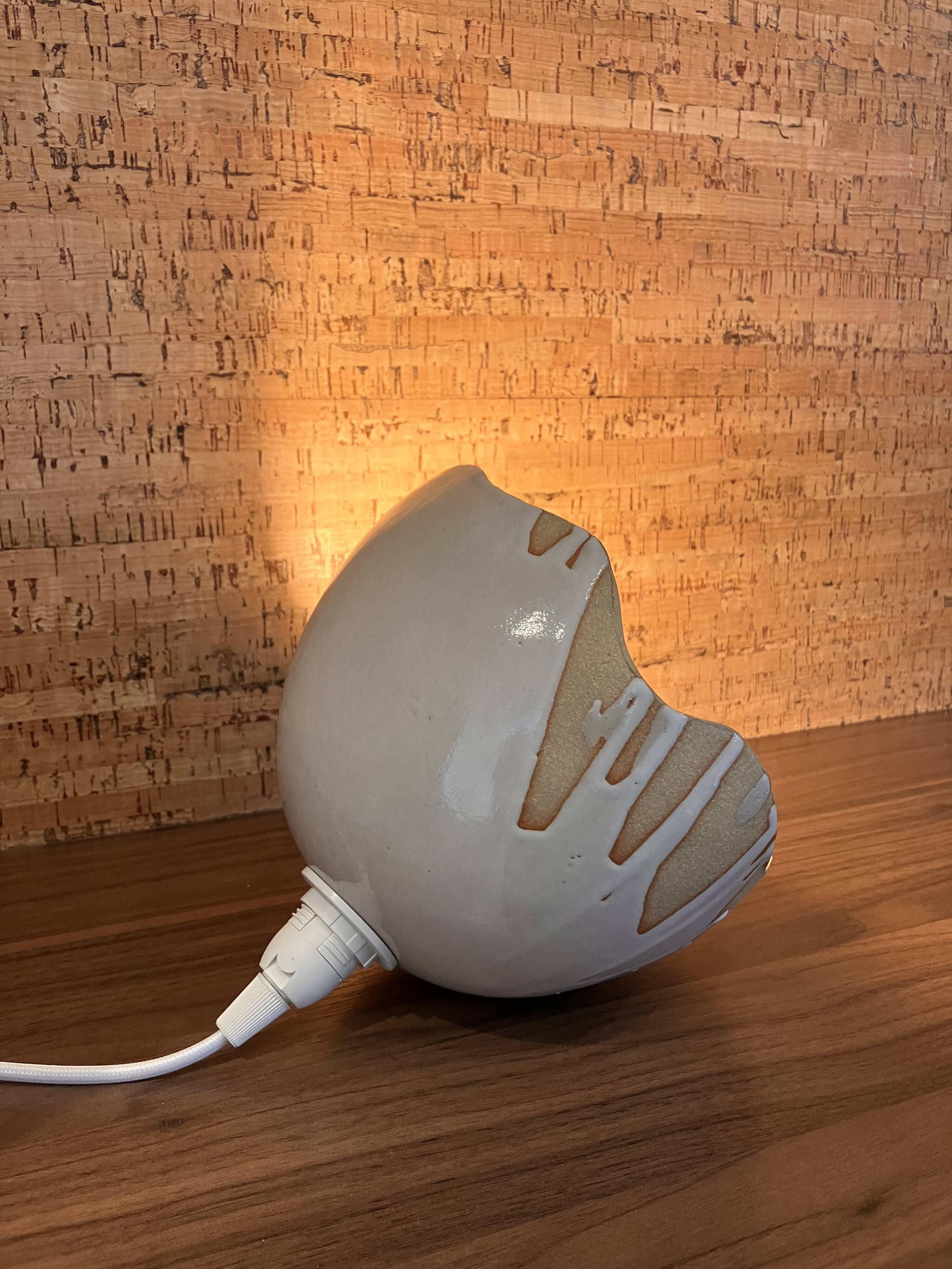 Organic portable lamp in ceramic