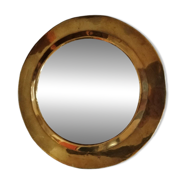 Pretty round mirror in brass and quilted glass