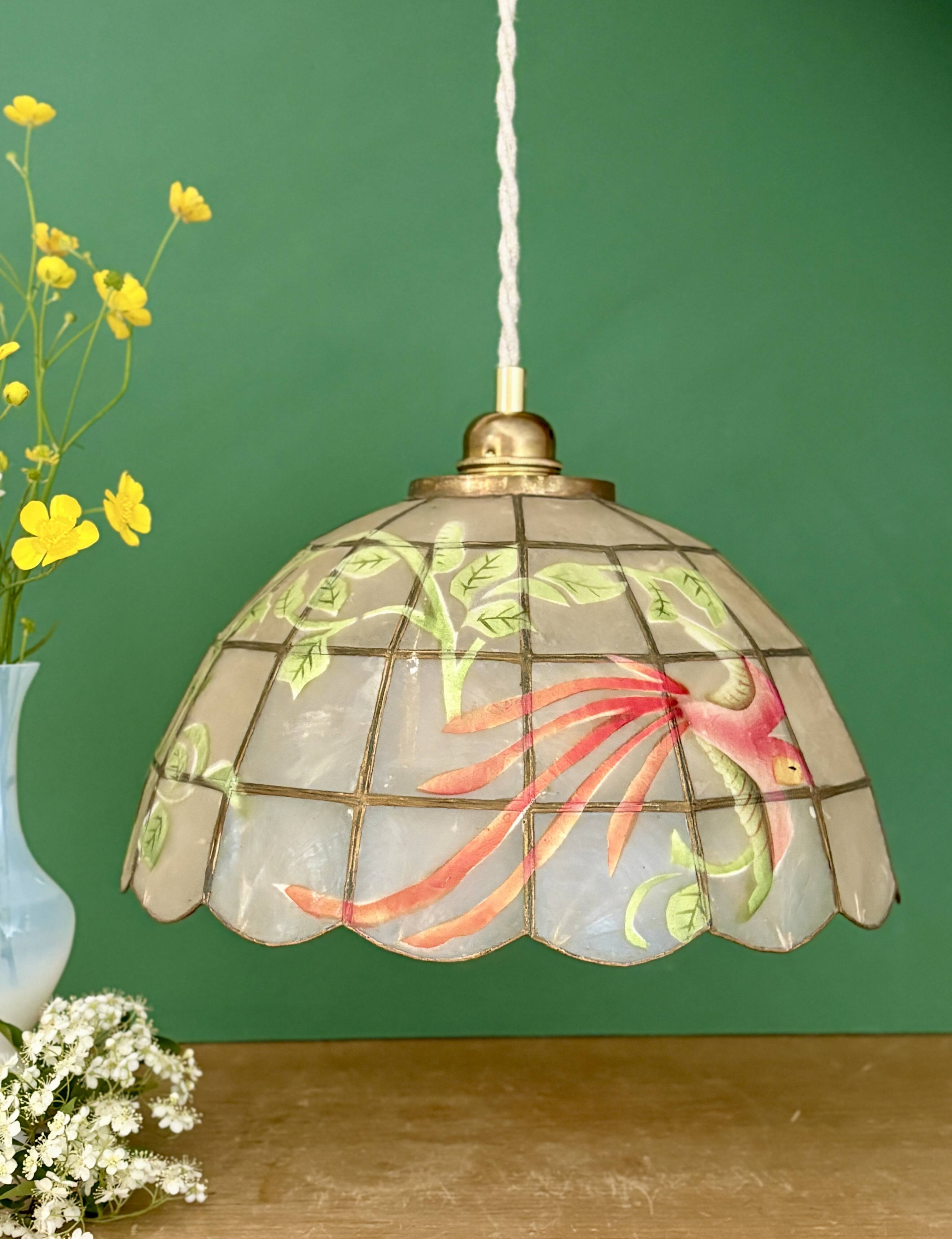 Suspension abat-jour vintage en nacre et laiton décors d'oiseaux