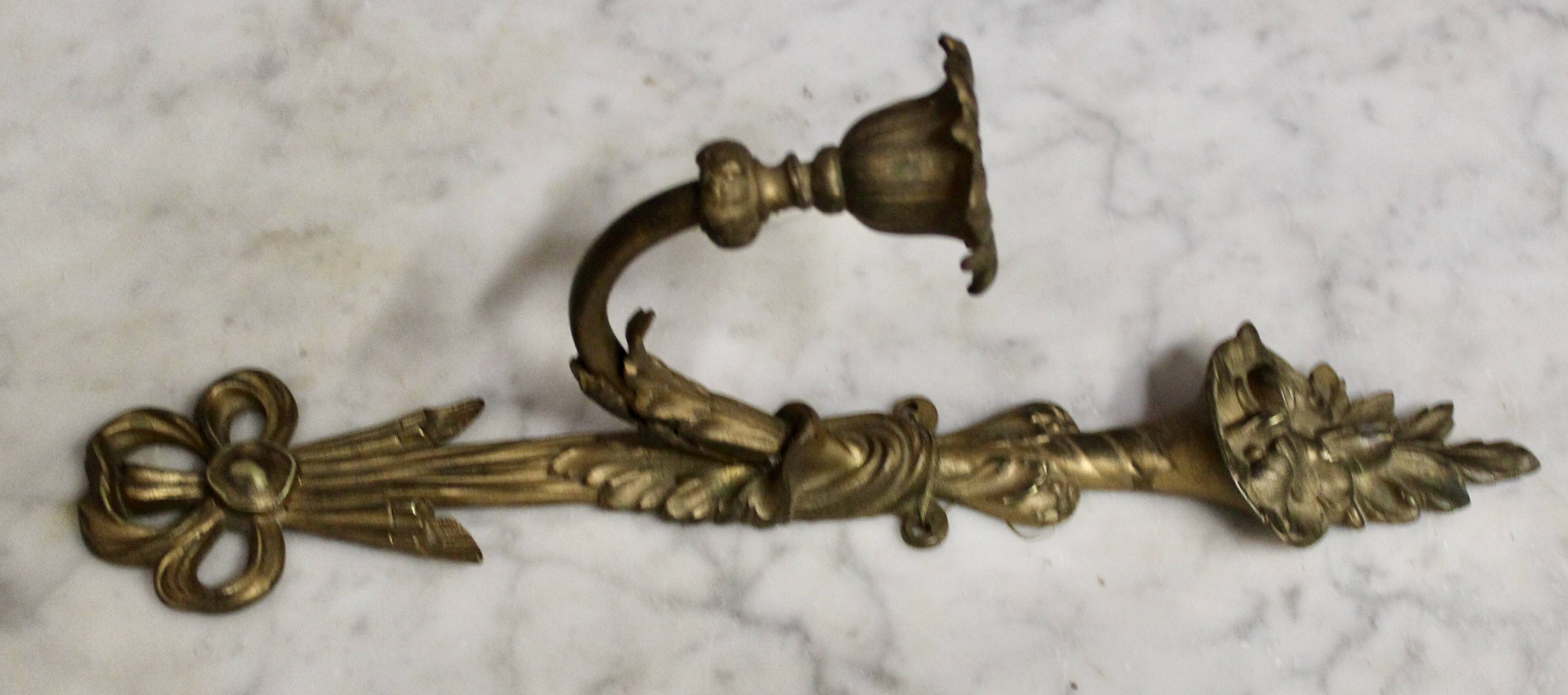 Applique murale en bronze style Louis XVI