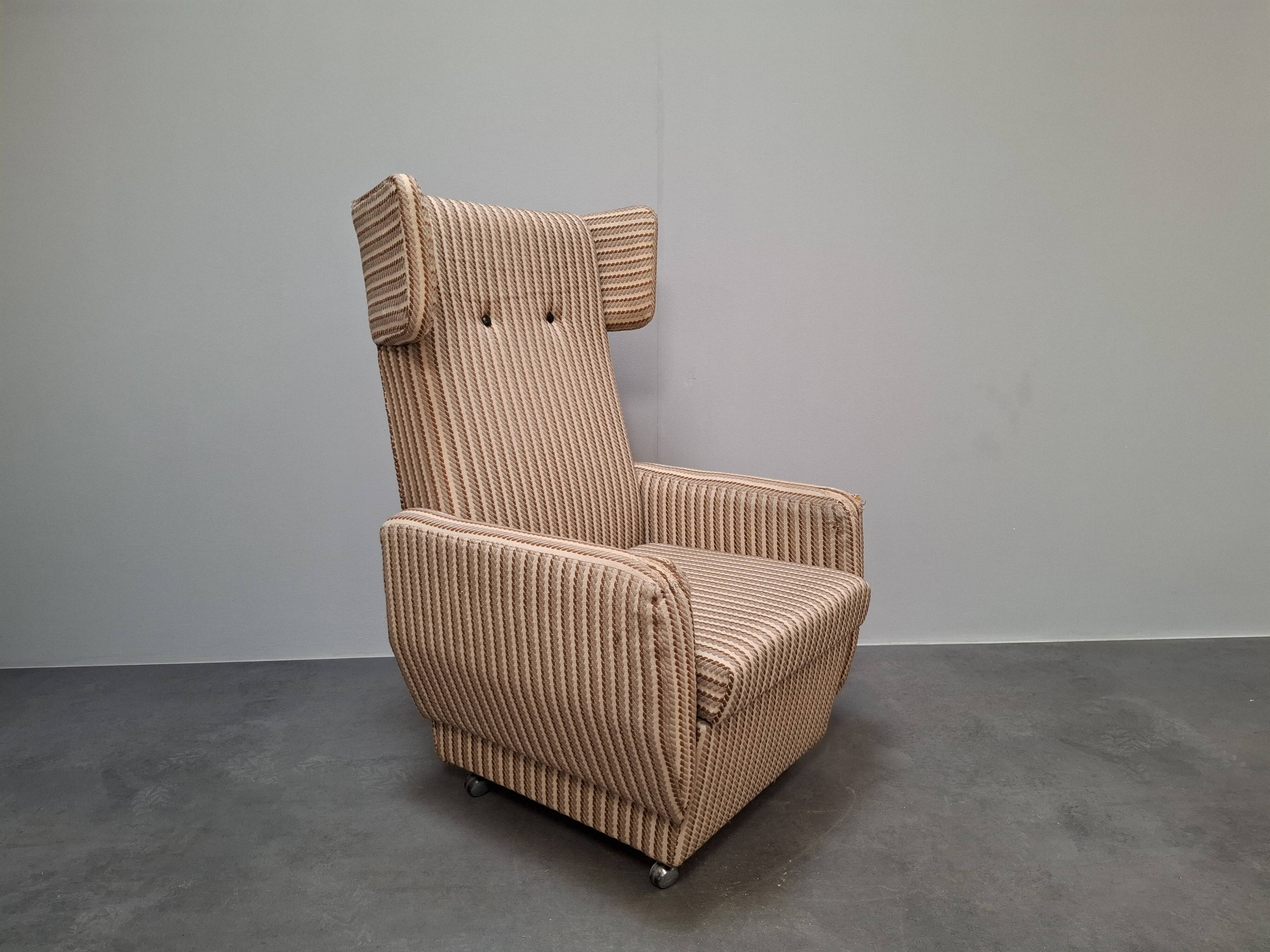 Fauteuil à oreilles de style mid-century moderne
