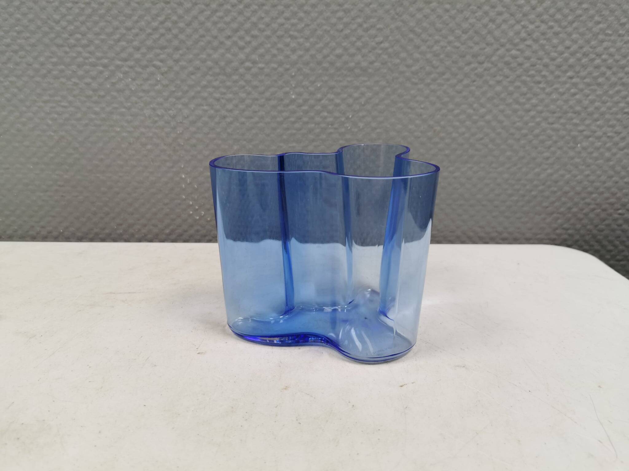 Stylish Alvar Aalto vase, Finland, estimated to be 1980-90s
