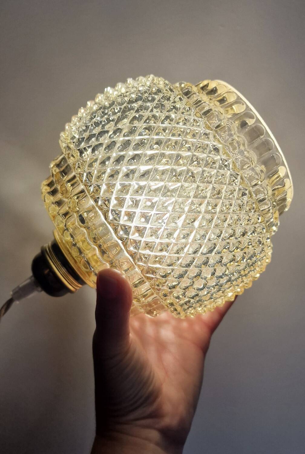 Diamond amber pendant light