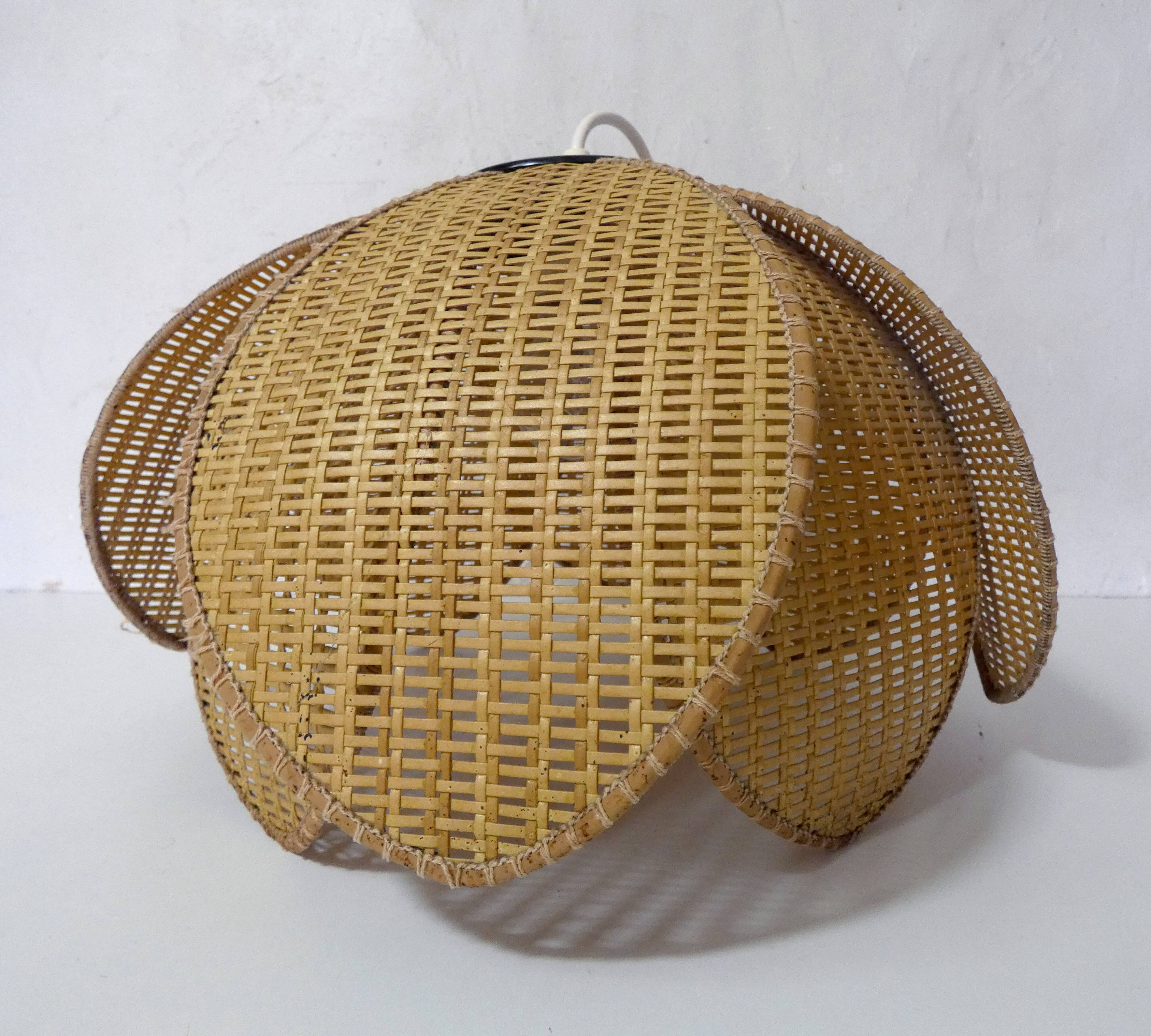 Vintage floral rattan pendant light