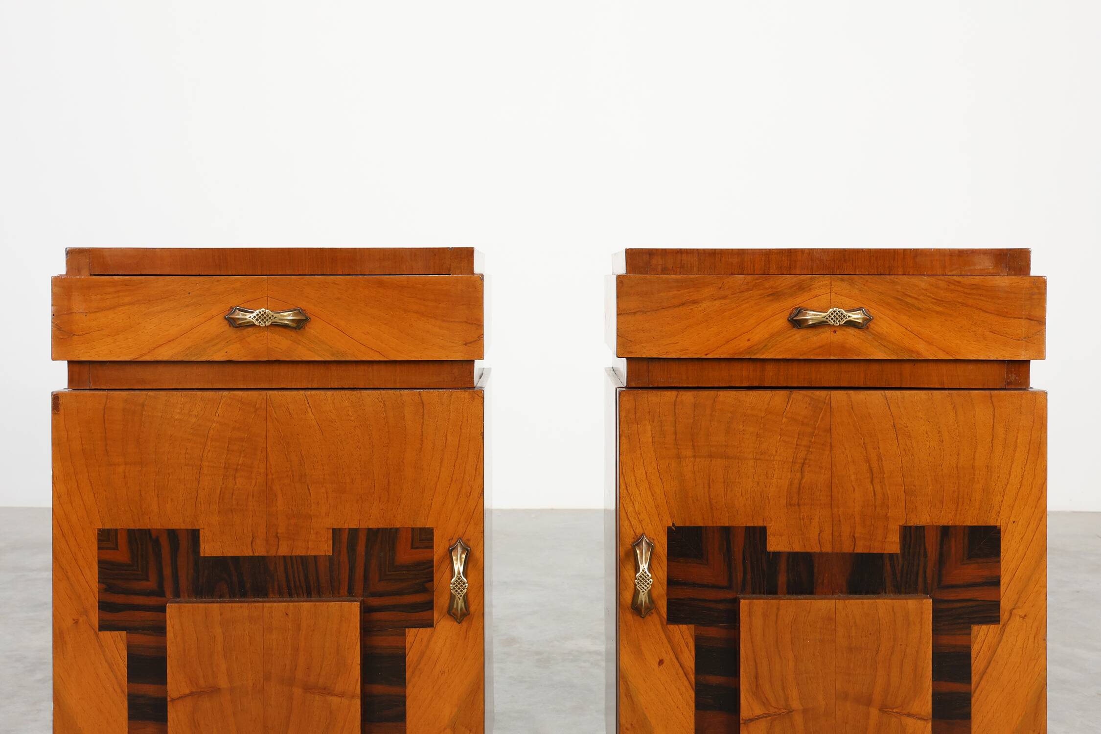Set of Two Geometric Art Deco Wooden Nightstands, Italy 1920s