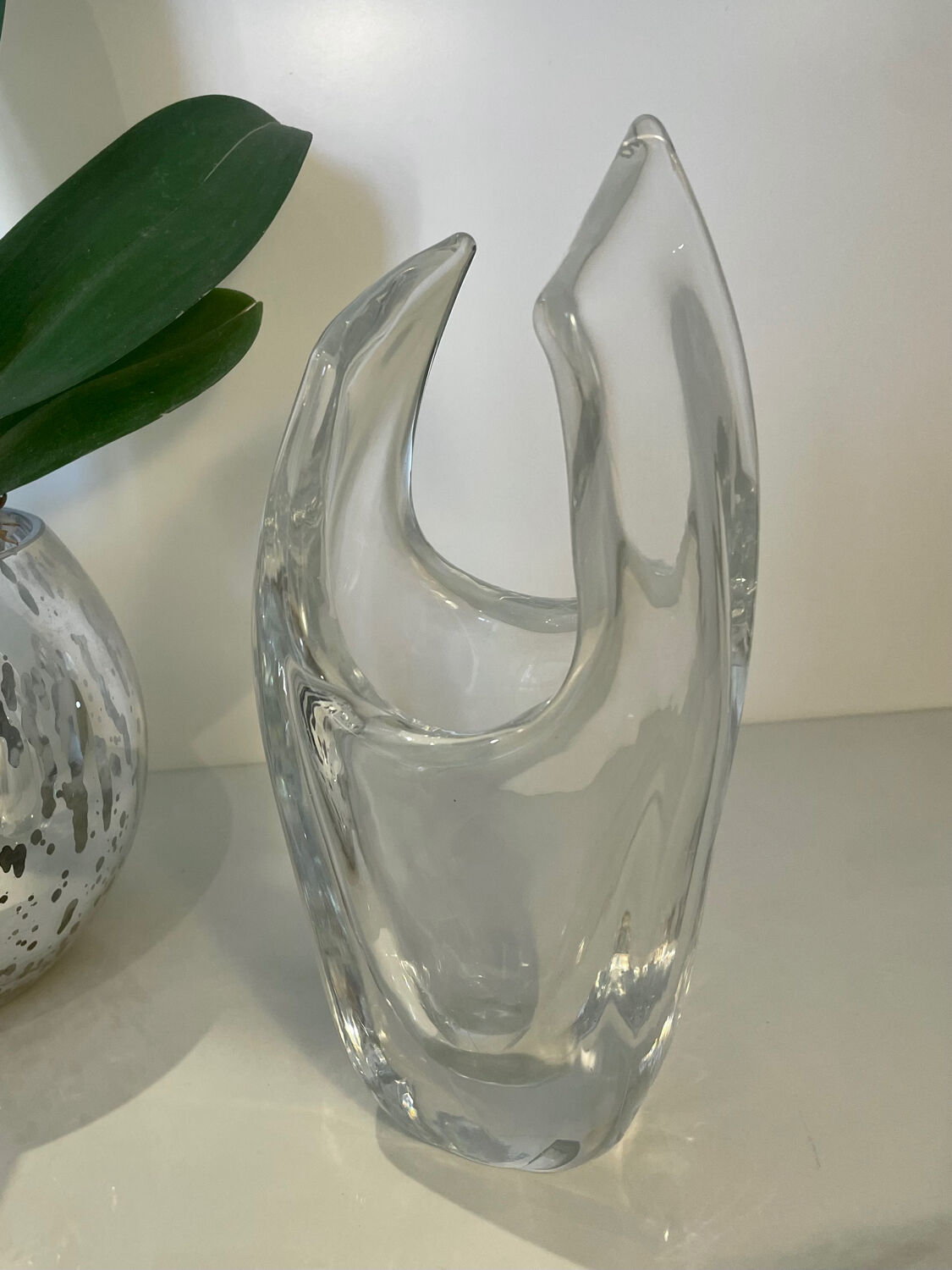 Asymmetrical crystal vase by Schneider from the 1960s - 1970s.