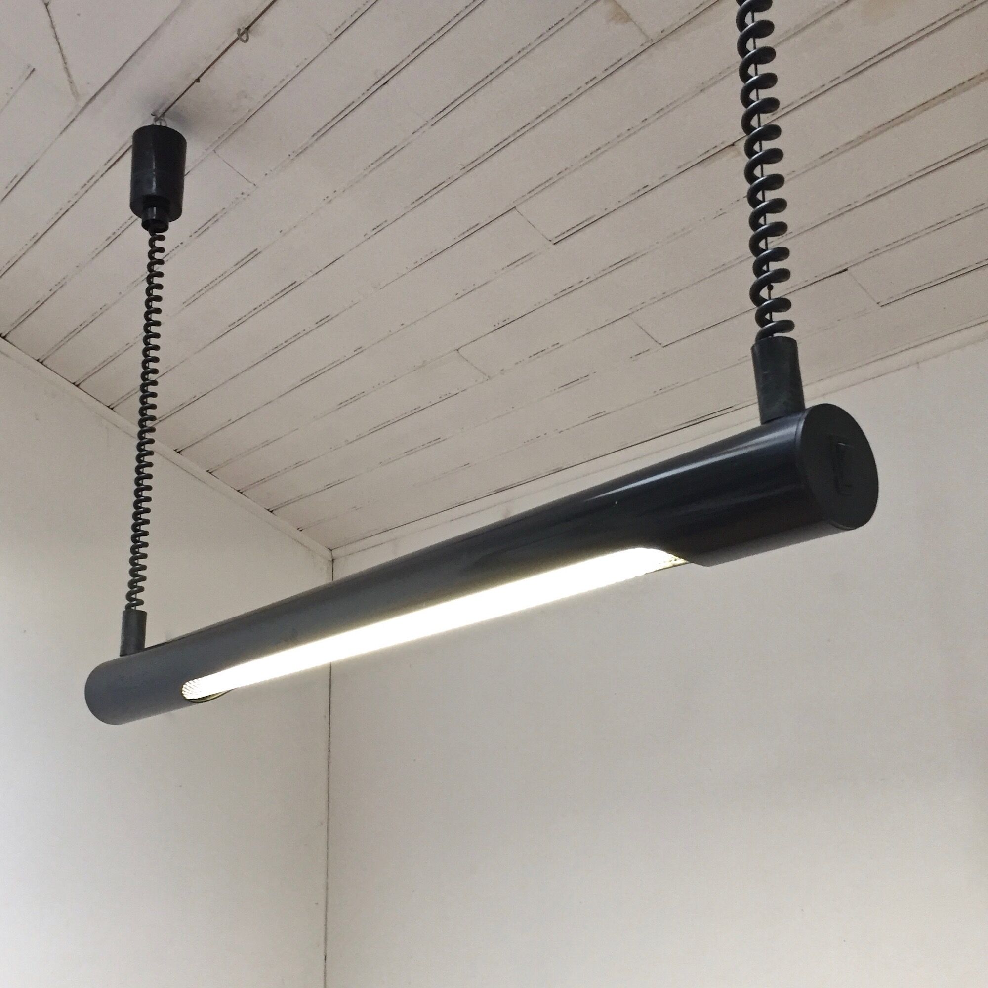 Neon suspension -ressort