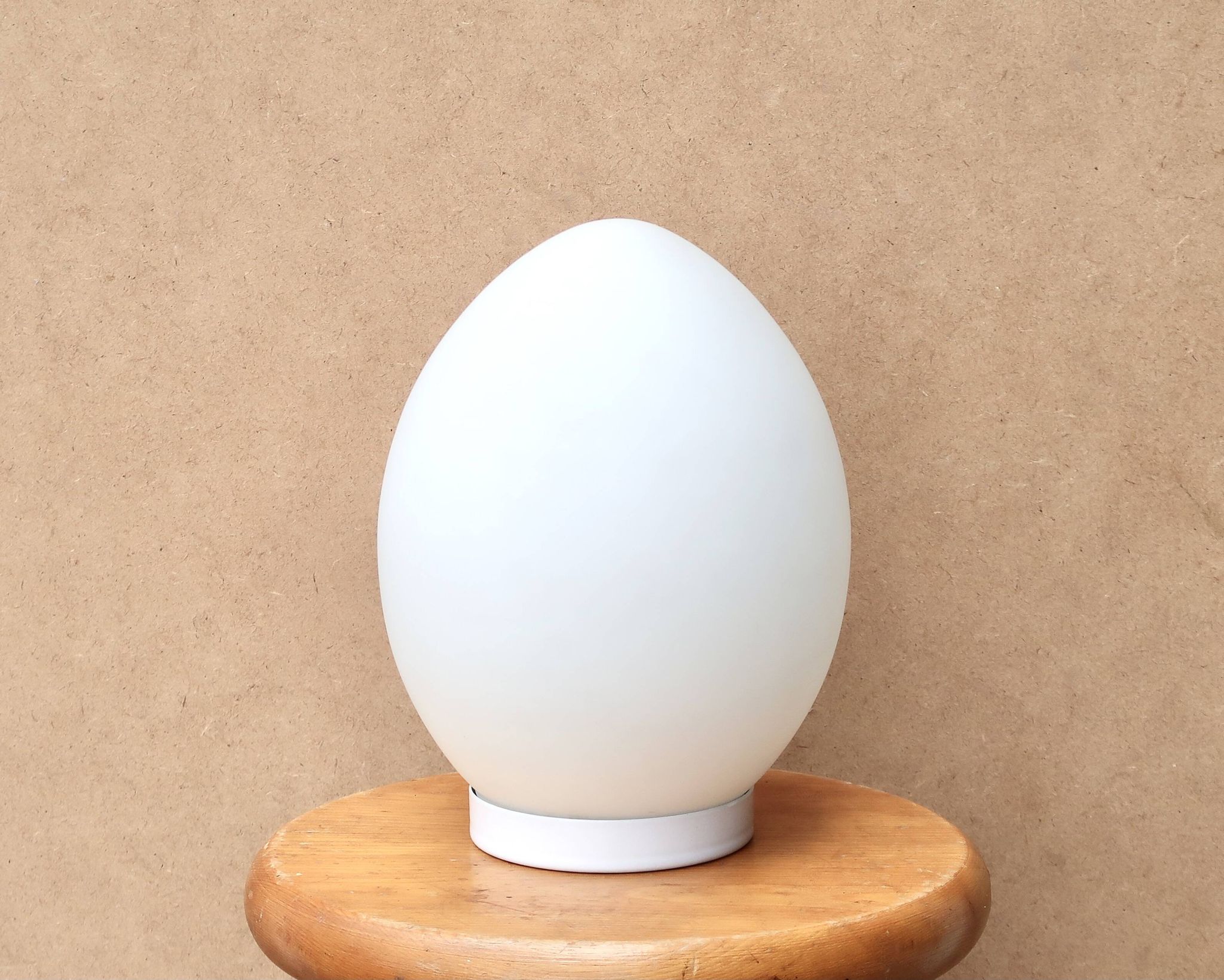 Minimalist egg lamp Domec in opaque white glass by Vianne, 1970s.
