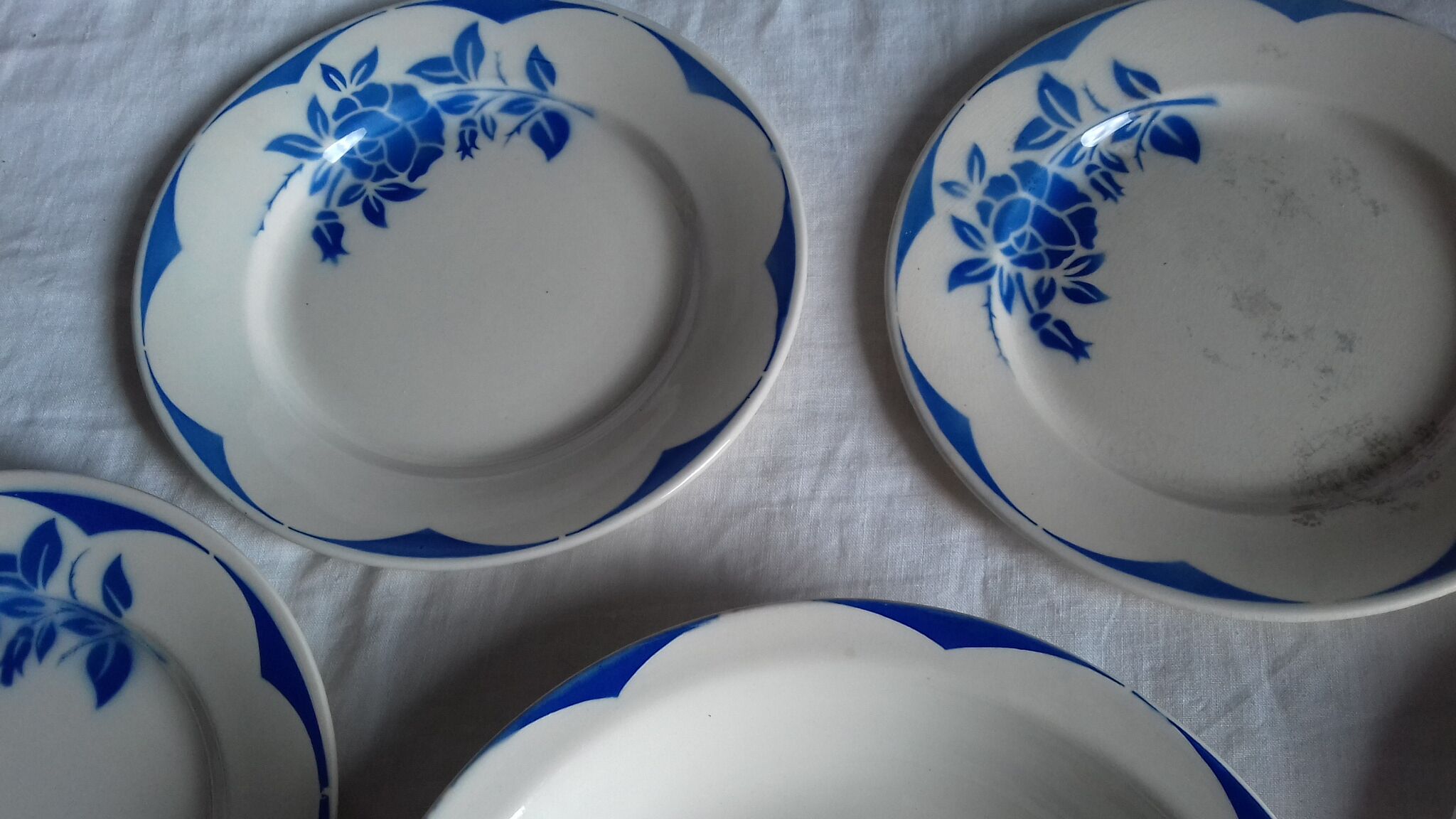Service Corsica Digoin Sarreguemines 6 assiettes plates et un plat creux bleu