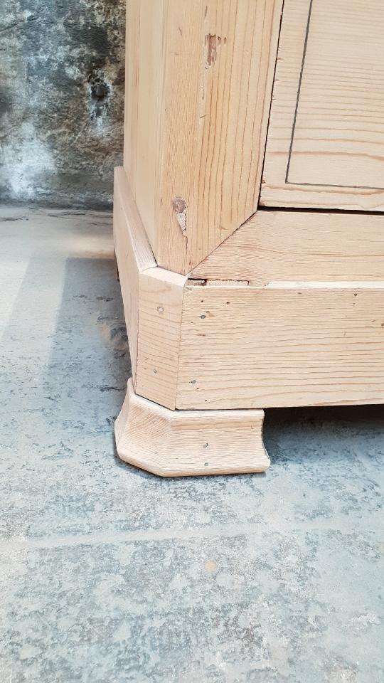 Antique pine chest of drawers