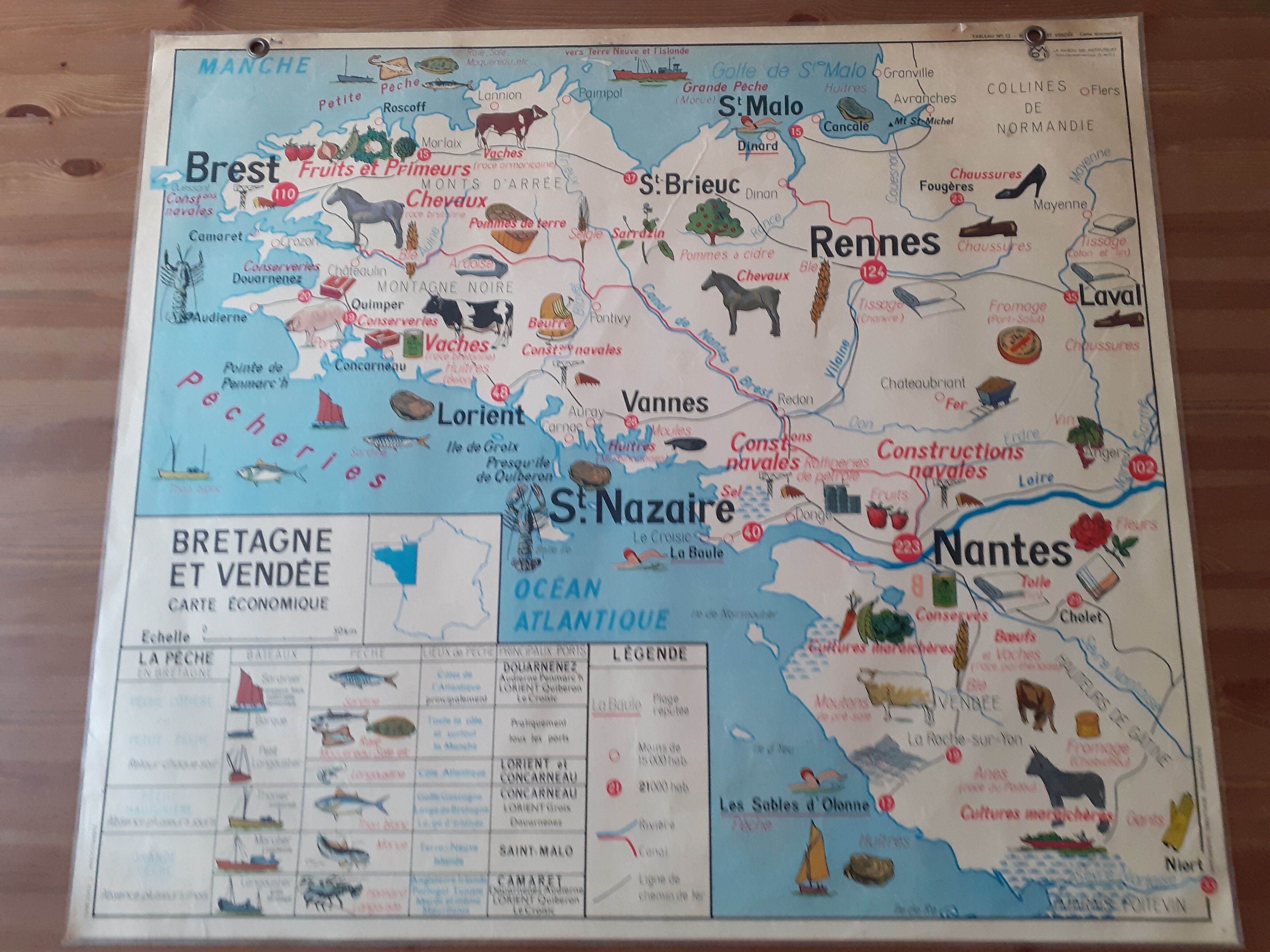 Educational map Brittany and Vendée Pays de la Loire Castles of the Loire