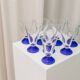 Ensemble de 8 verres à boire en verre clair avec des piédestaux en bleu cobalt – Postmoderne Memphis années 1980