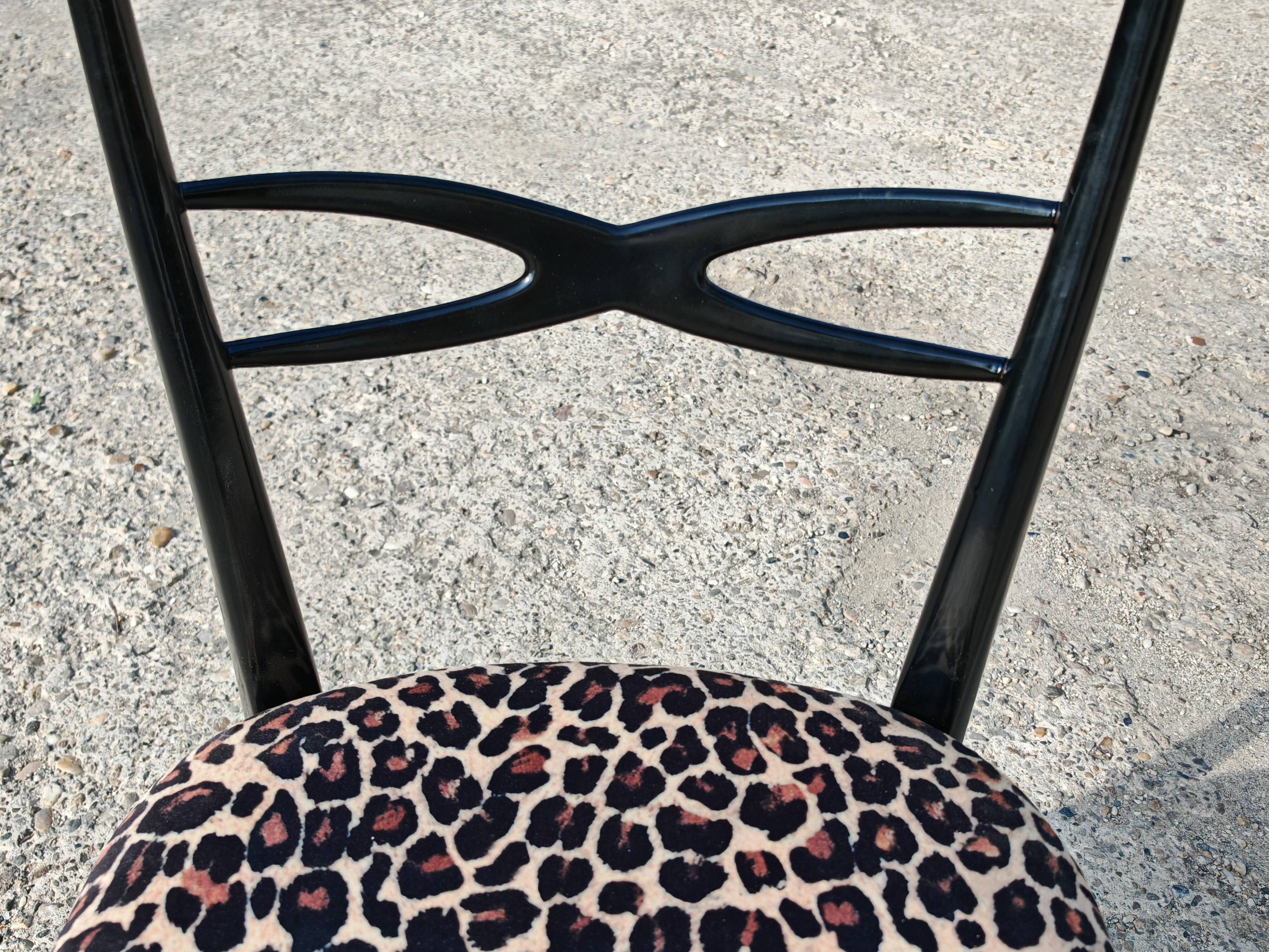 Set de 6 chaises salle à manger Mid Century laque noire peluche imprimé léopard