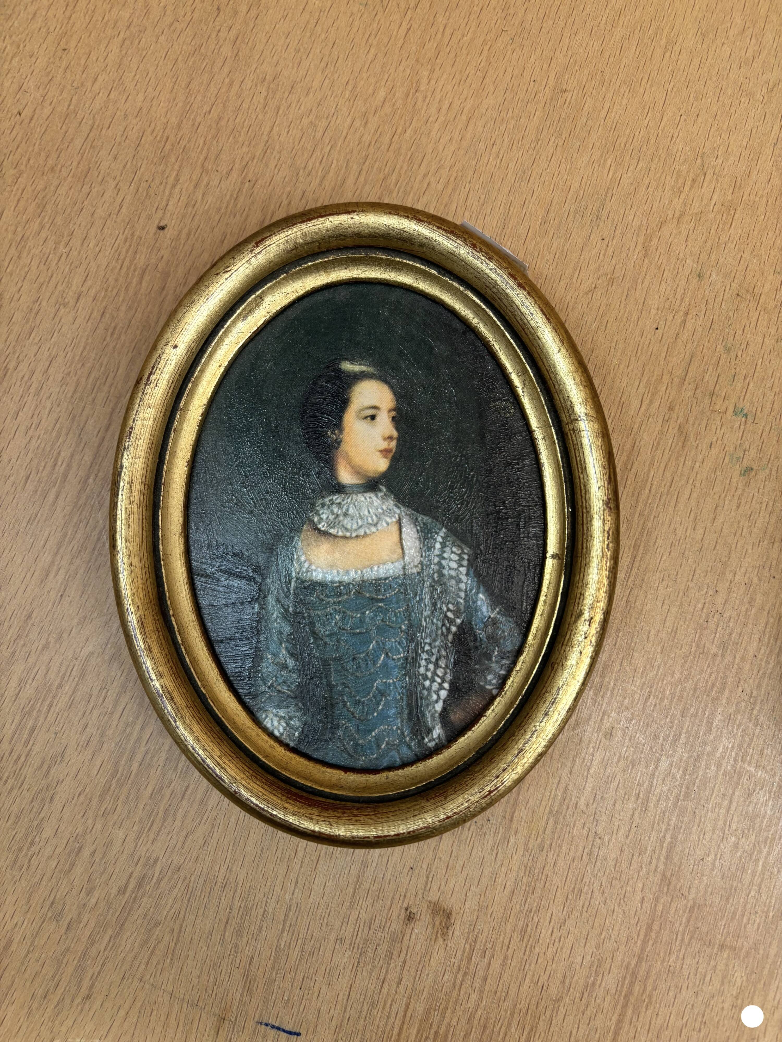 Small woman portrait frame