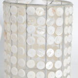 Suspension in mother-of-pearl buttons