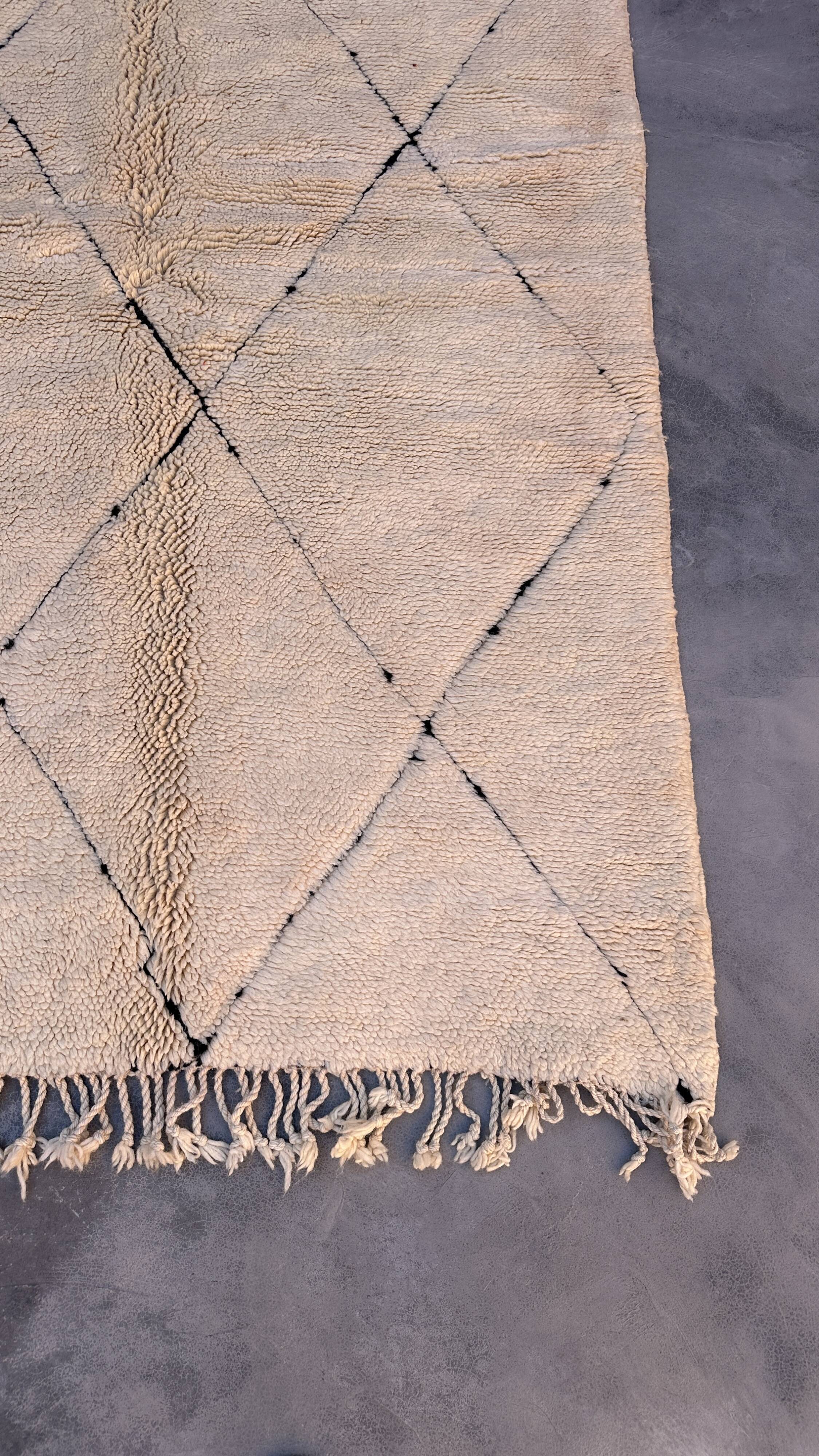 Moroccan rug Beni M'Rirt white - 272 x 346 cm