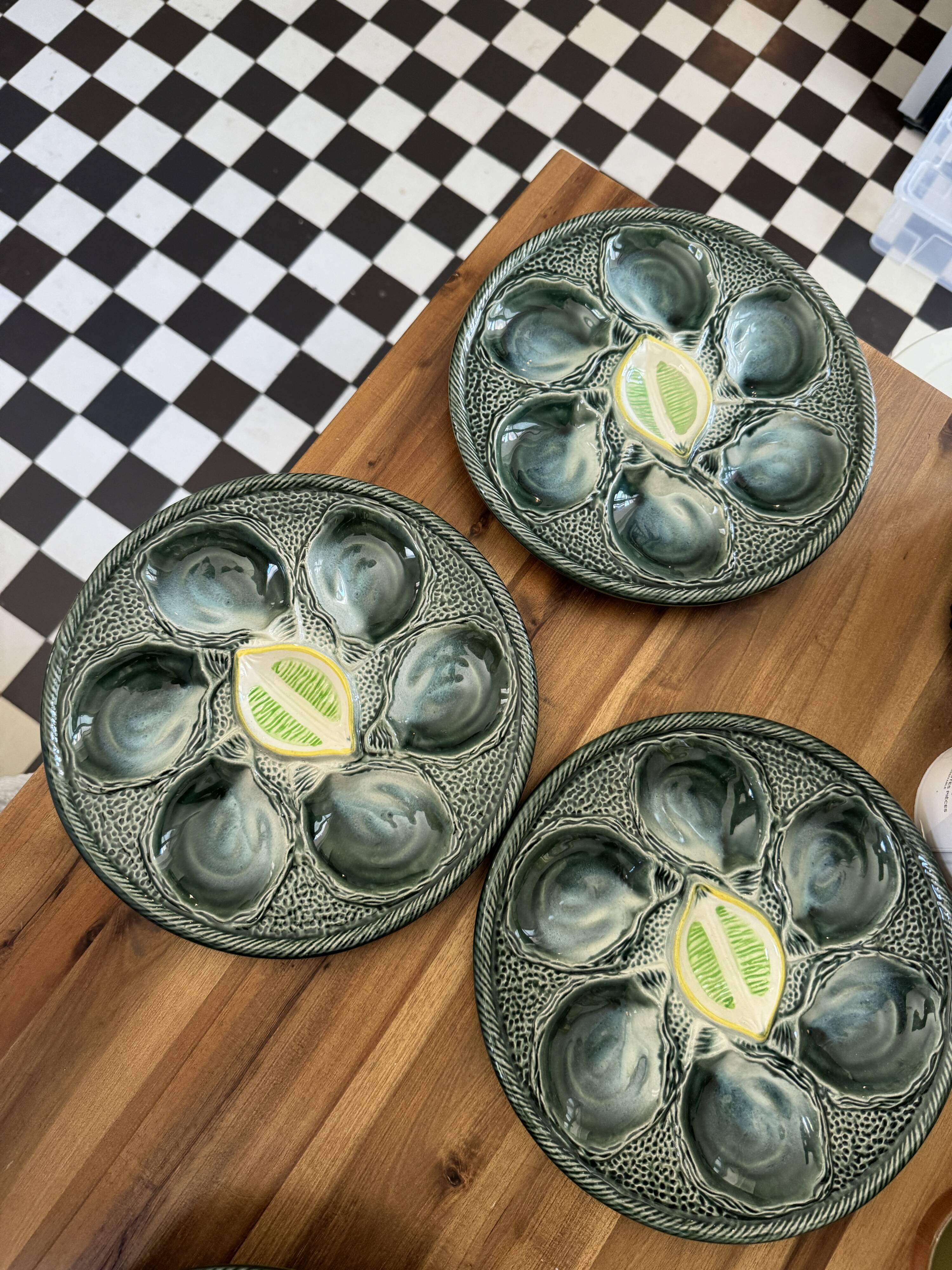 Oyster plates in slip