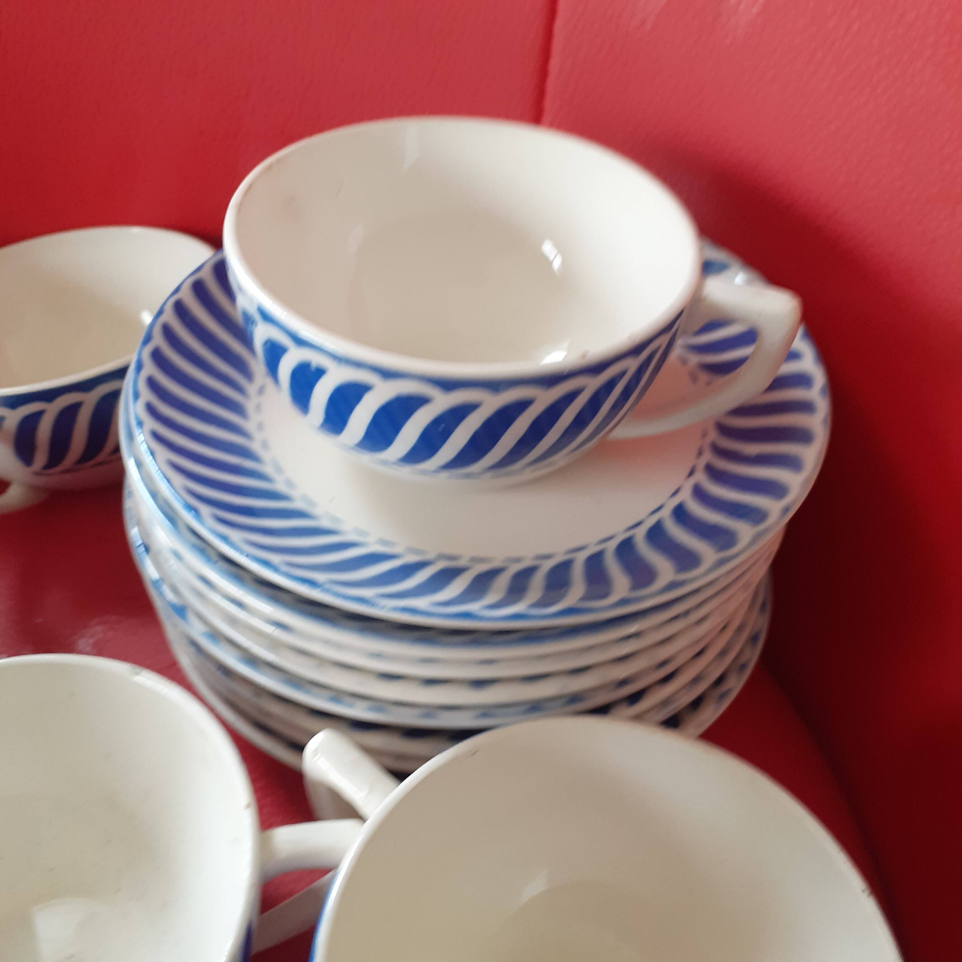 8 cups and their saucers. Sarreguemines. Jacquot model.