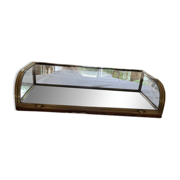 Curved display cabinet for confectionery