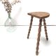 Tabouret tripode bois massif perlé