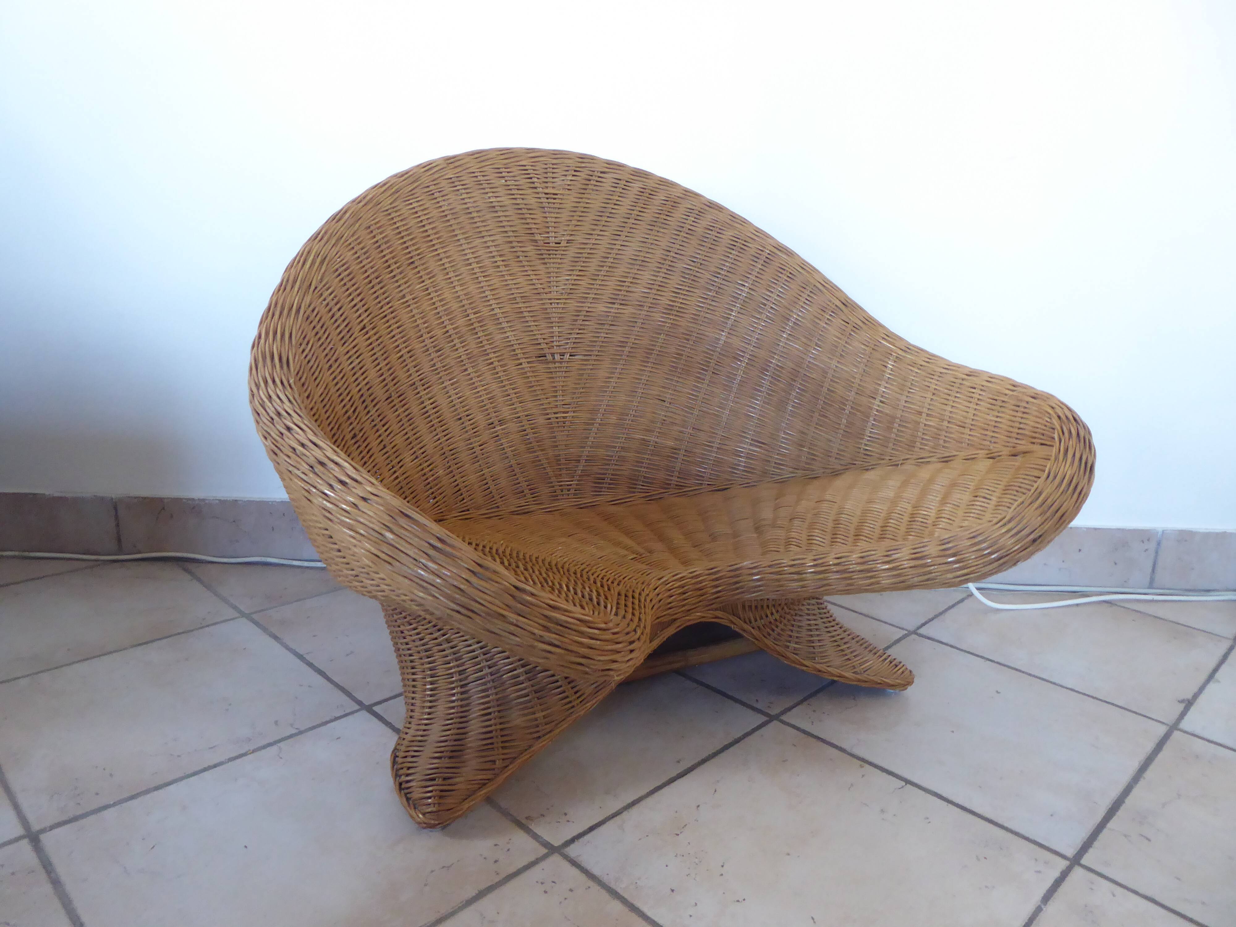 Wicker lotus armchair