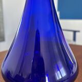 Vase en verre soufflé bleu colbat design vintage élégant avec anse torsadée