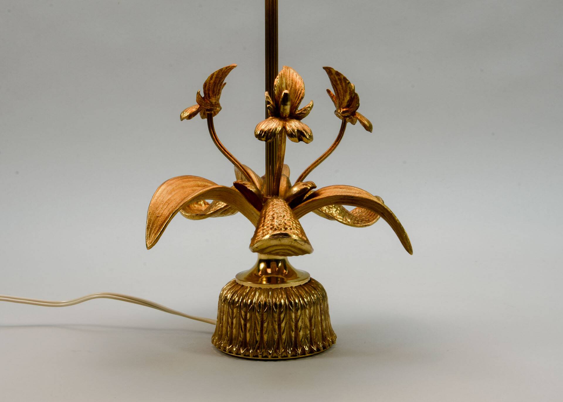 Exclusive Mid-Century Design Brass 'Fleur de Lis' Table Lamp, 1960s