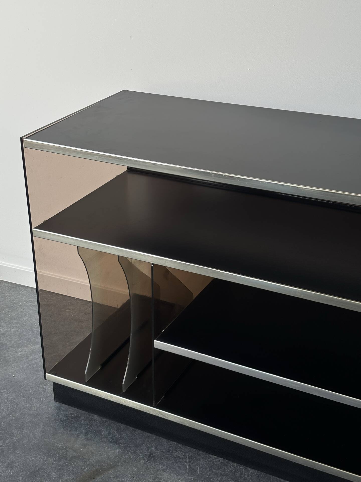 Meuble hi-fi en plexiglas fumé 1970