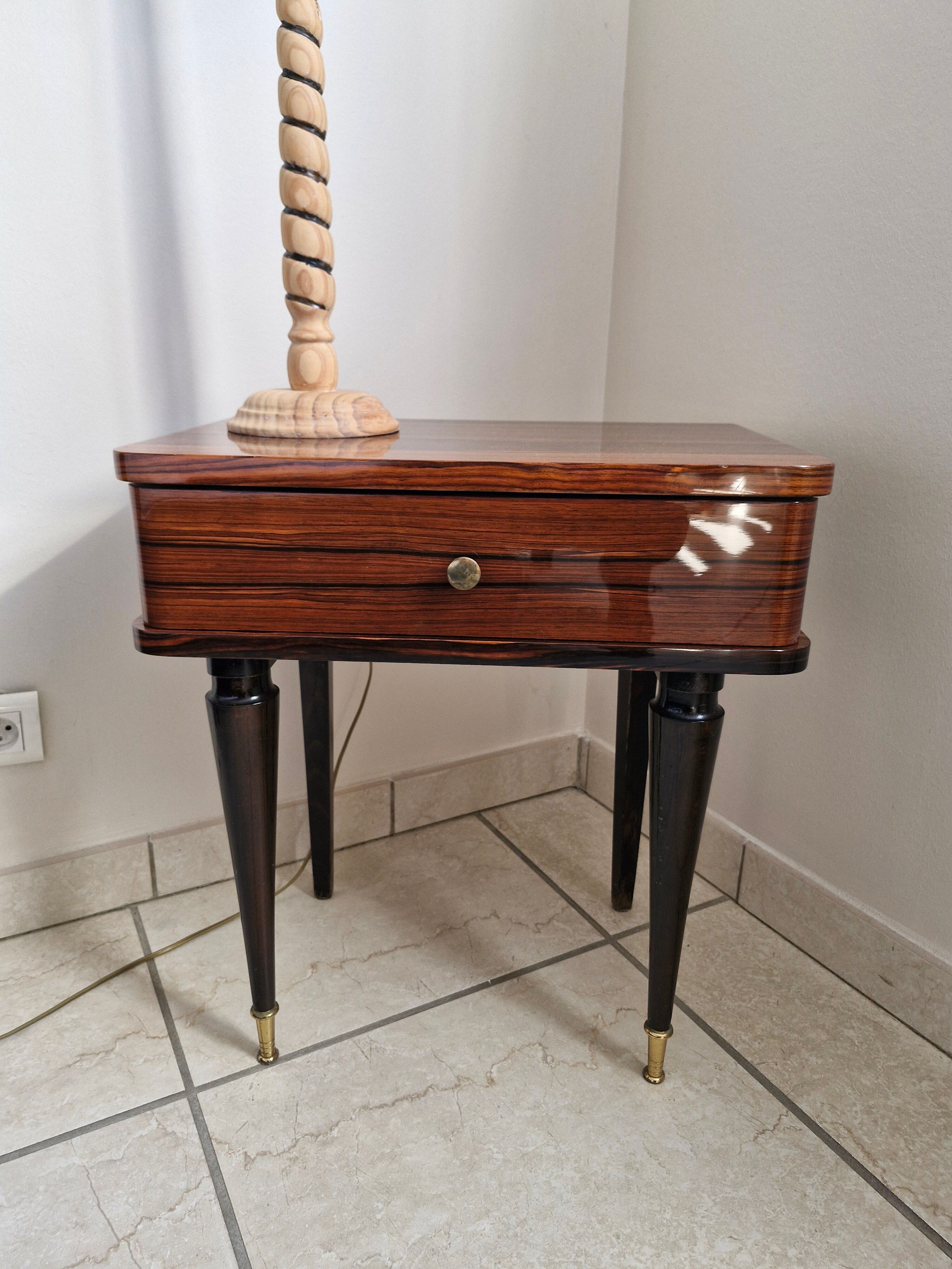 Table de chevet