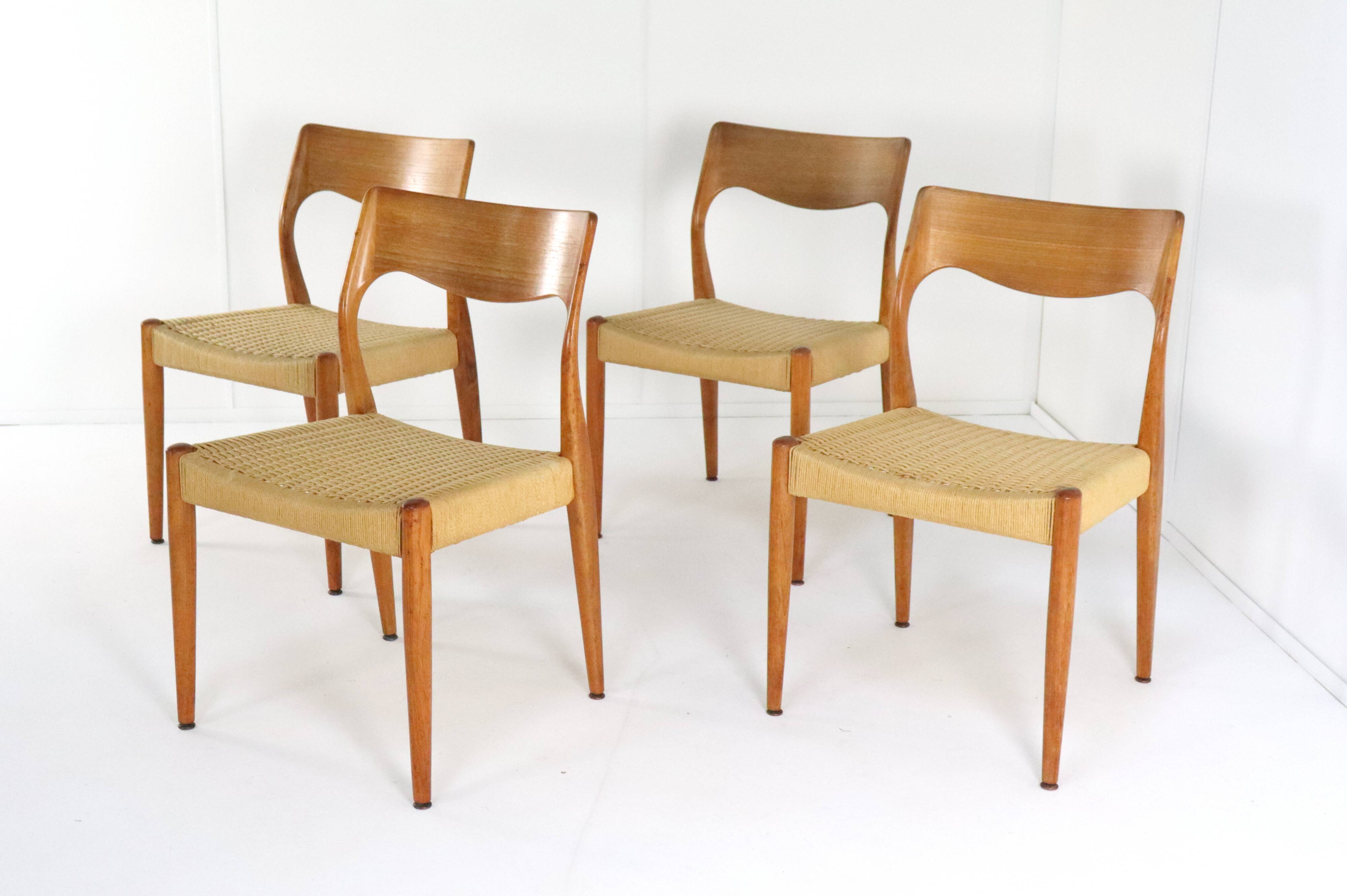 Set of 4 eetkamerstoelen Fristho team naar Niels O Moller model 71