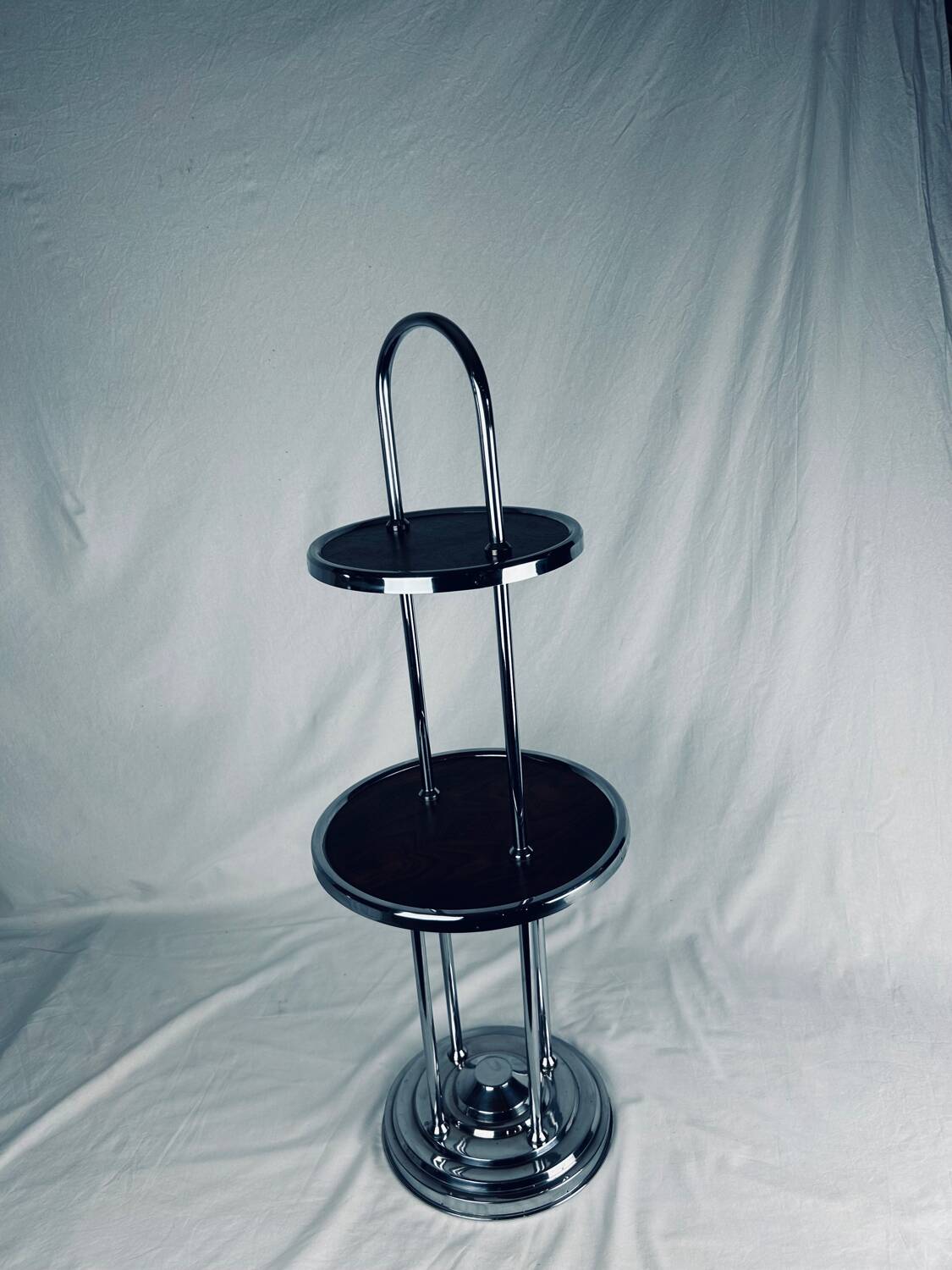 Art Deco Bauhaus style side table/pedestal table in wood and chrome-plated metal