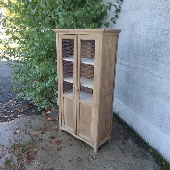 Small mesh cabinet, display case