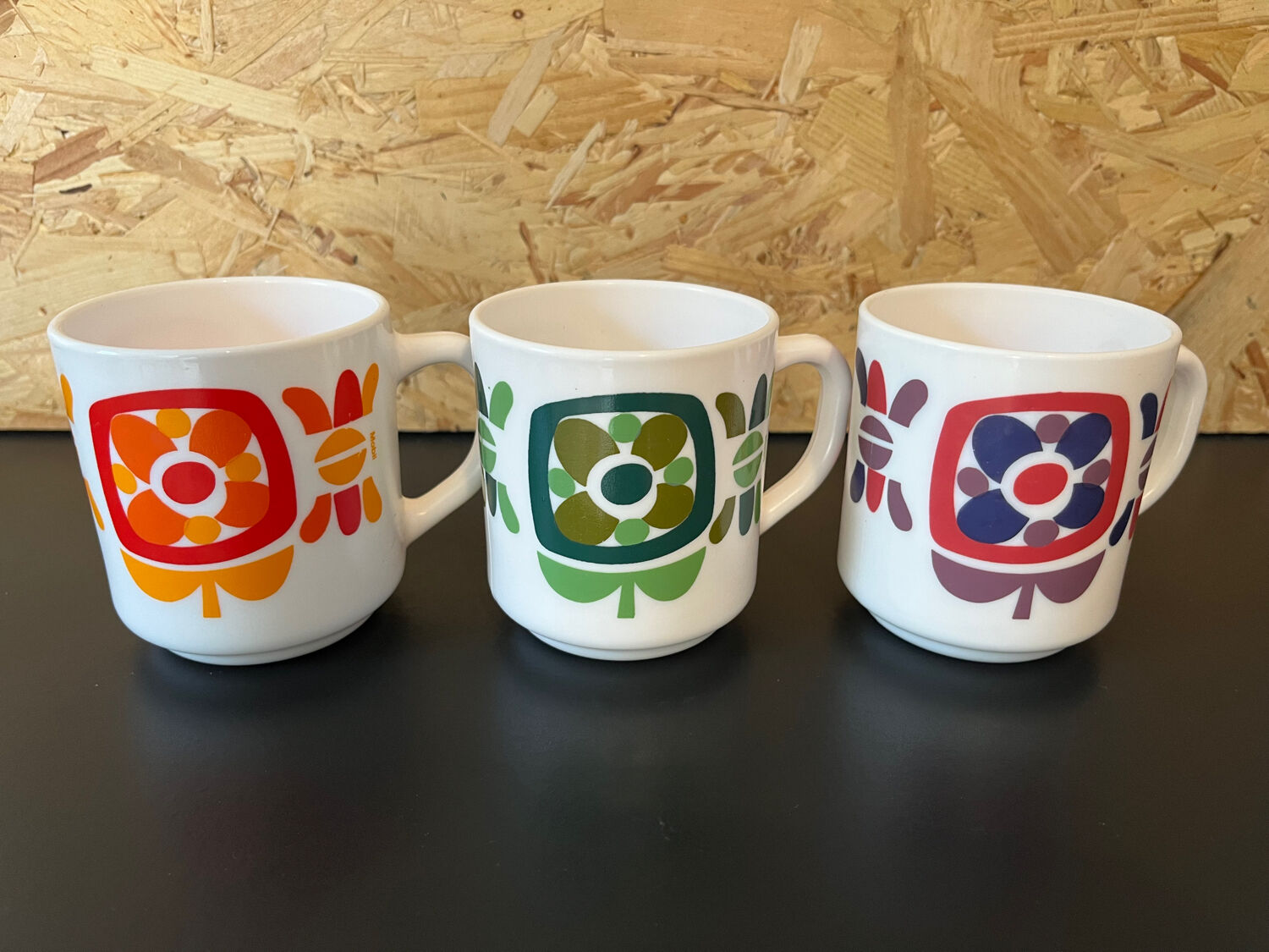 3 cups Mugs mobil 1972 designer Jean-Charles Meunier Arcopal editor