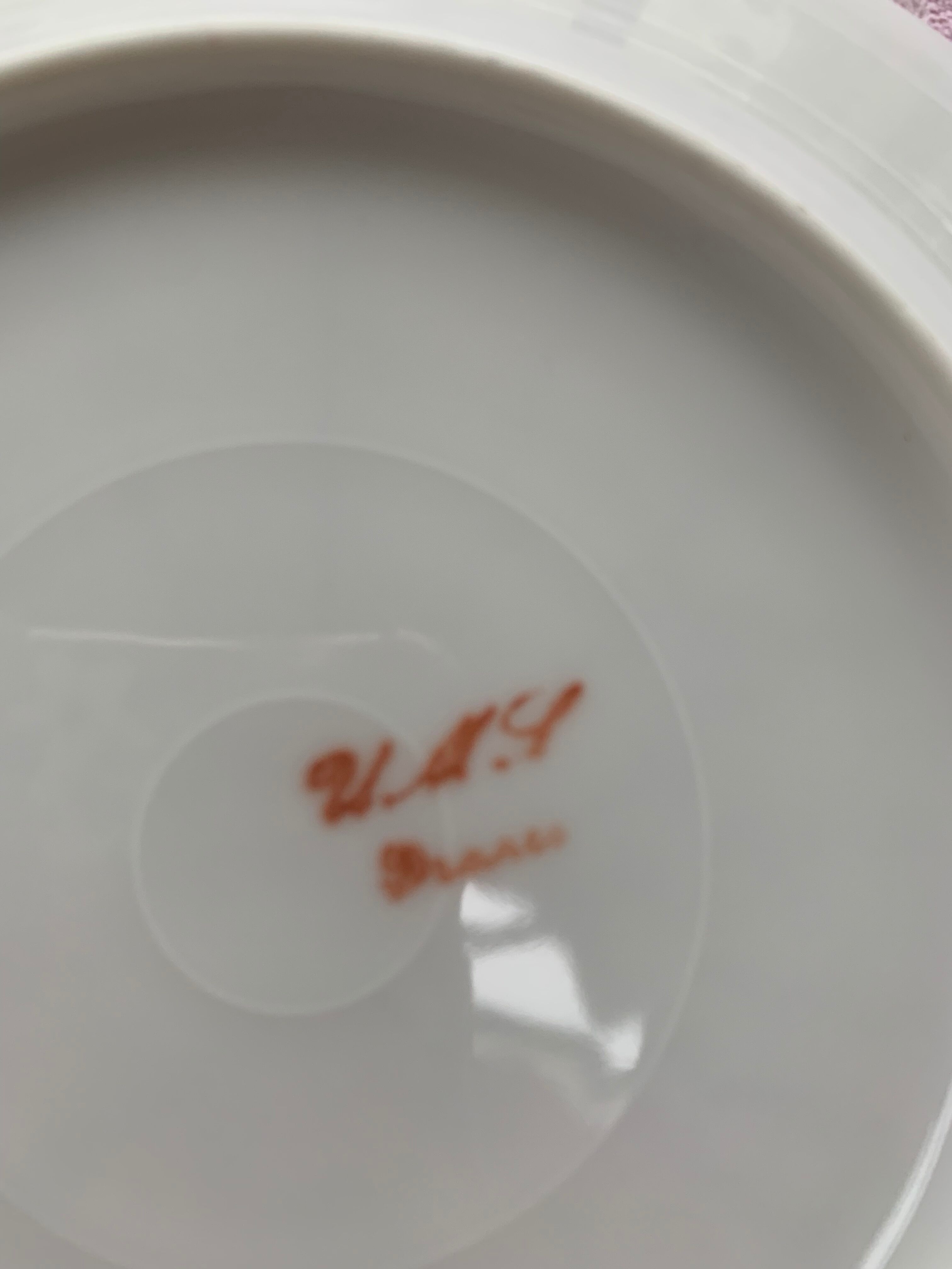 6 dessert plates in white porcelain with art deco rose pattern