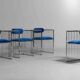 Ensemble de quatre chaises italiennes modernistes chromées avec velours bleu roi, années 1970