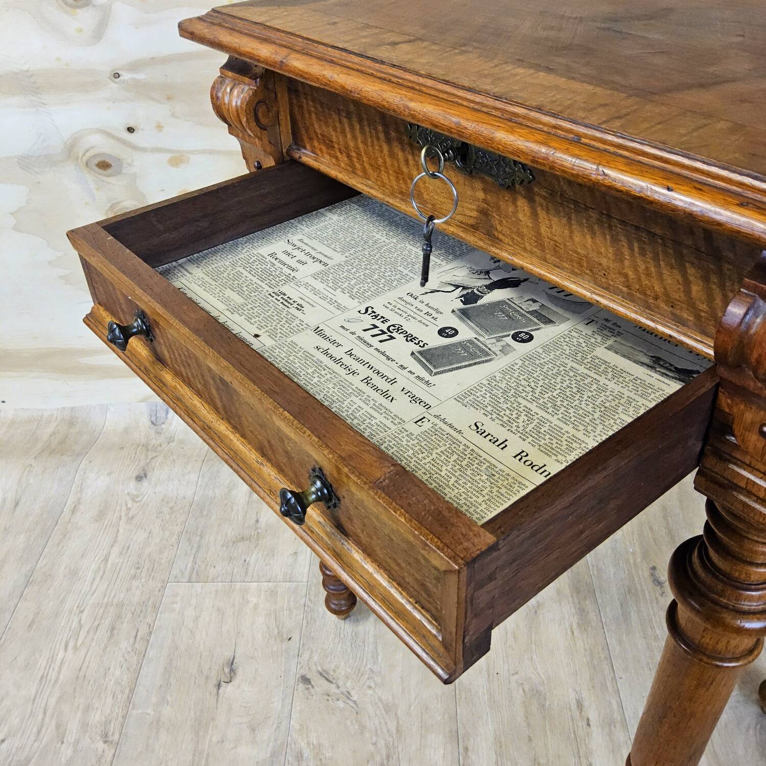 Antique walnut sewing table (19th century) Biedermeier side table