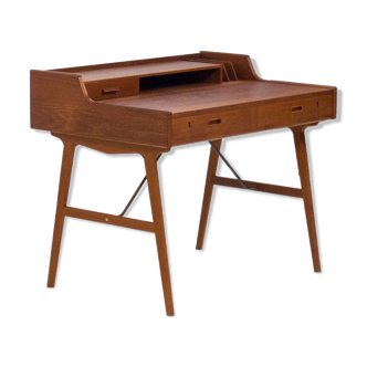 ‘model 56’ free standing teak desk by Arne Wahl Iversen for Vinde Møbelfabrik