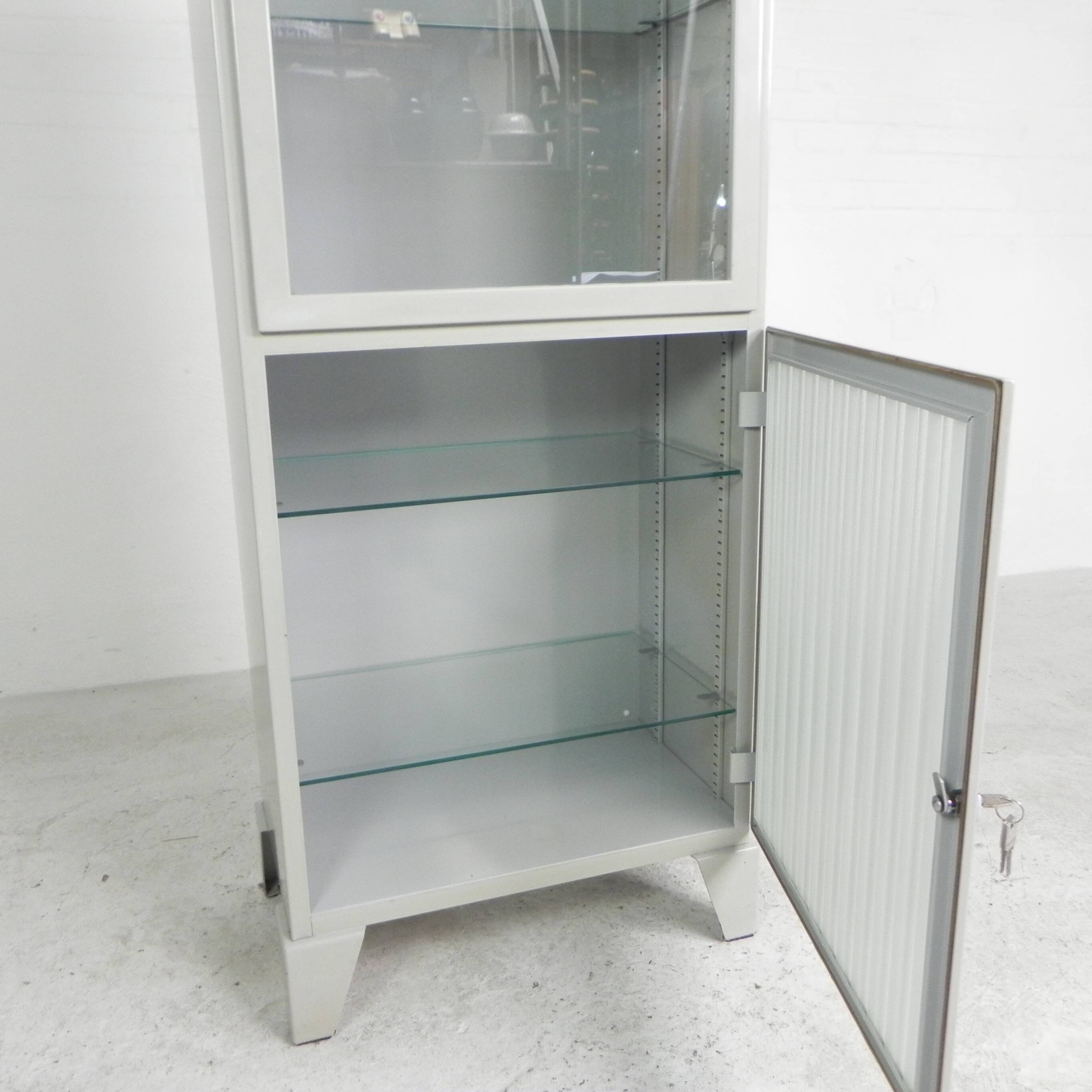 Steel doctor's cabinet, medicine cabinet, Oostwoud, 1960s