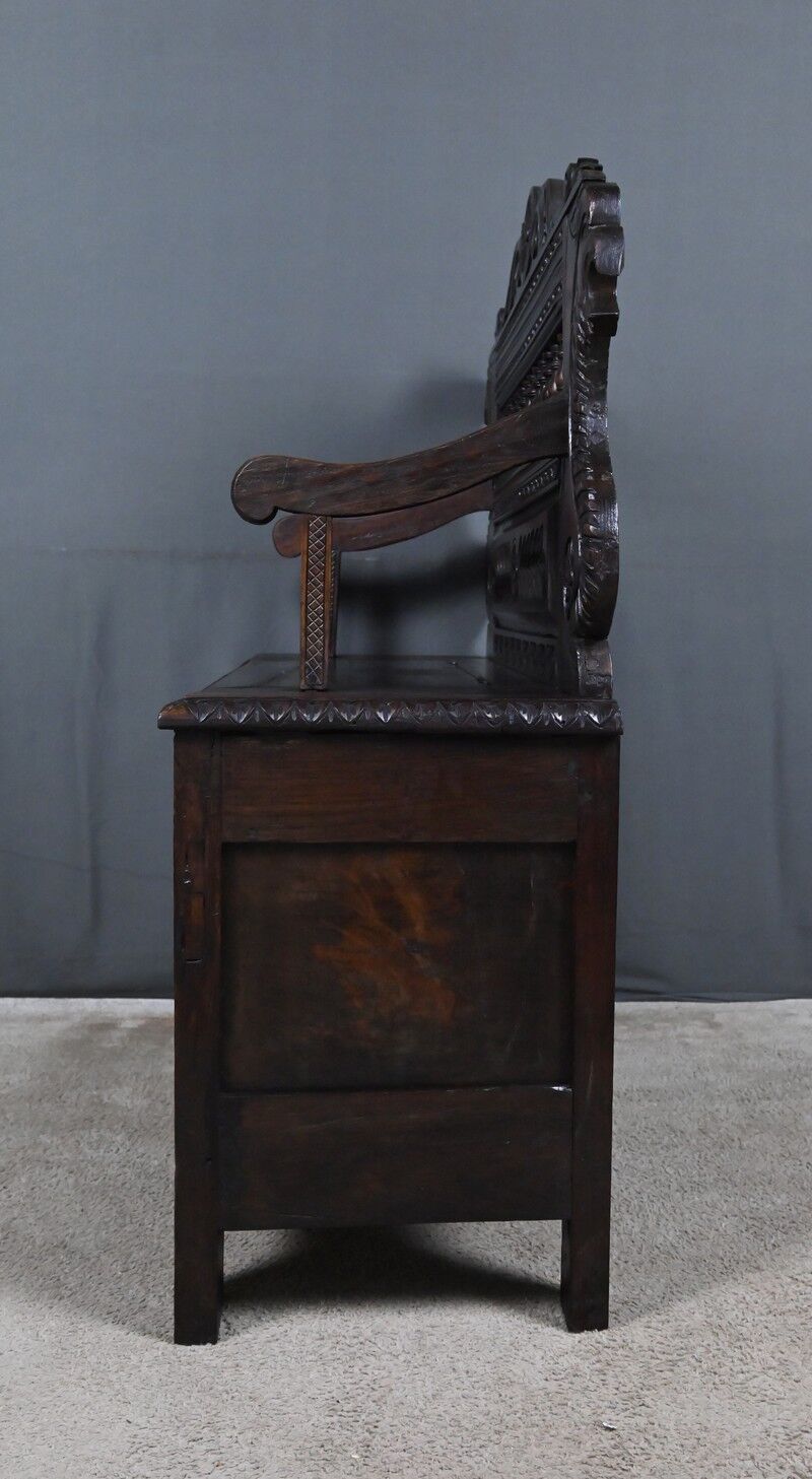 Banc coffre en chêne, style néo-gothique – début XXe