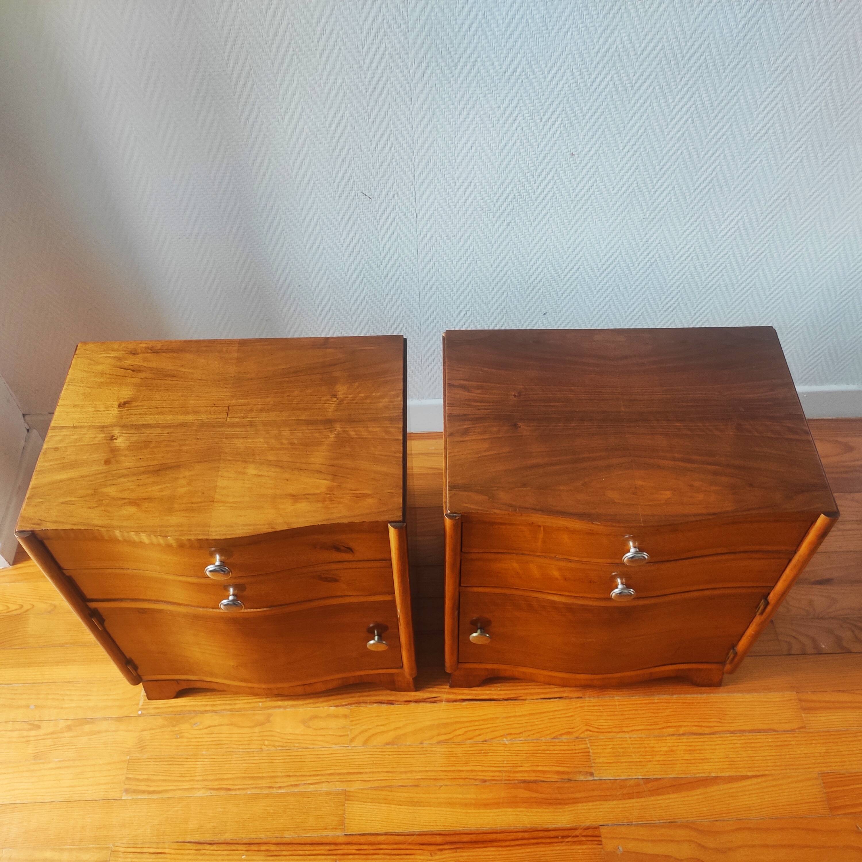 Pair of Art Deco curved bedside tables in light wood.
