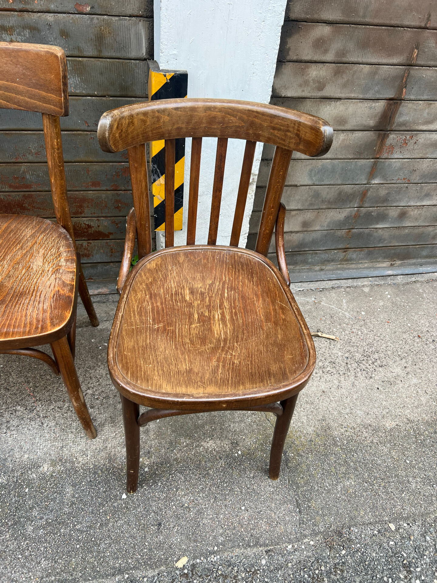 (Lot) 5 chaises bistrot bois