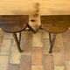 Paire de tabourets tripodes